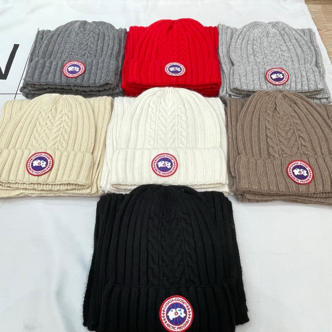Canada Goose Hat+Scarf set Cashmere material