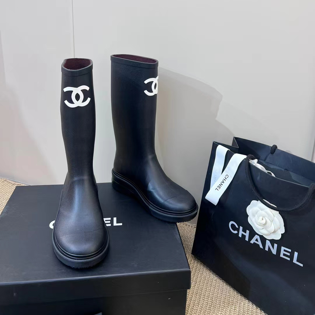 Chanel boots 23FW runway show