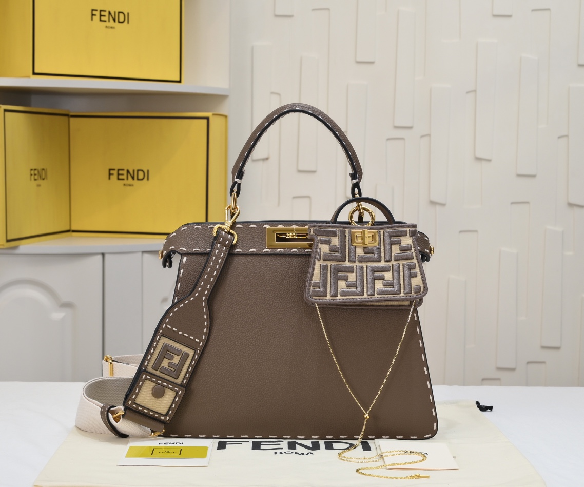 Fendi Peekaboo ISeeU Medium crossbody Handbag