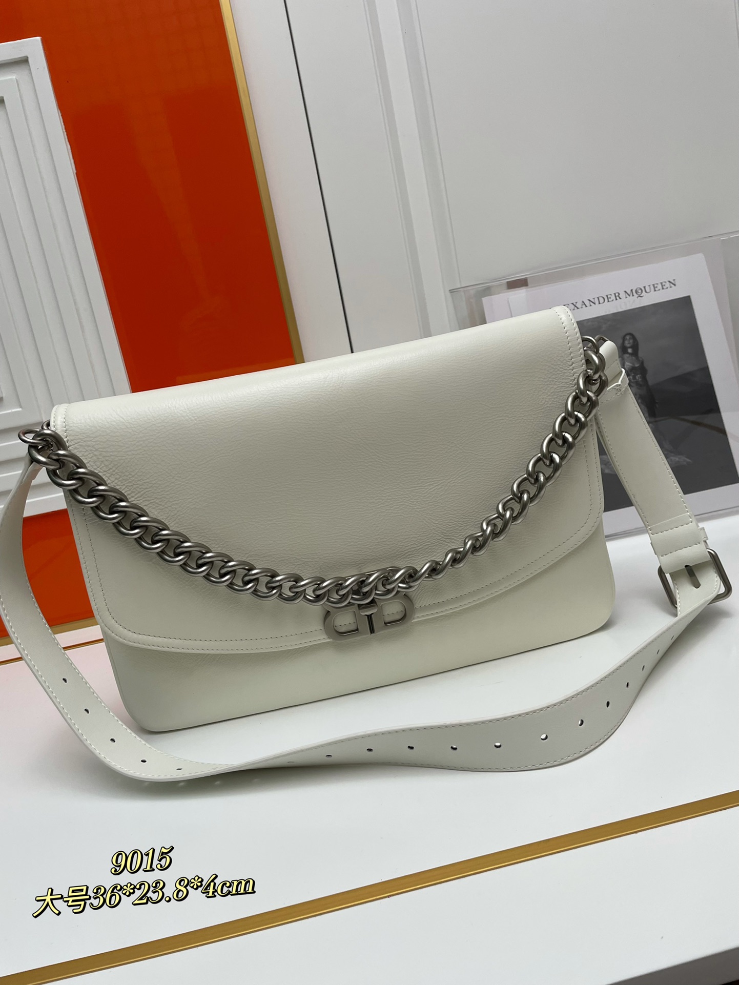 Balenciaga 23Fall BB Soft chain bag