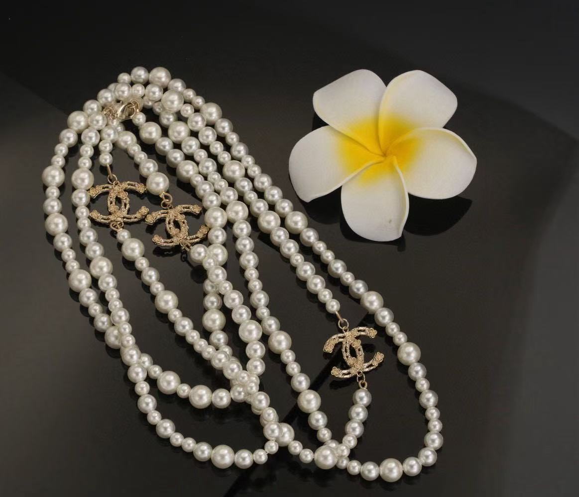 Chanel Large and small pearl necklace