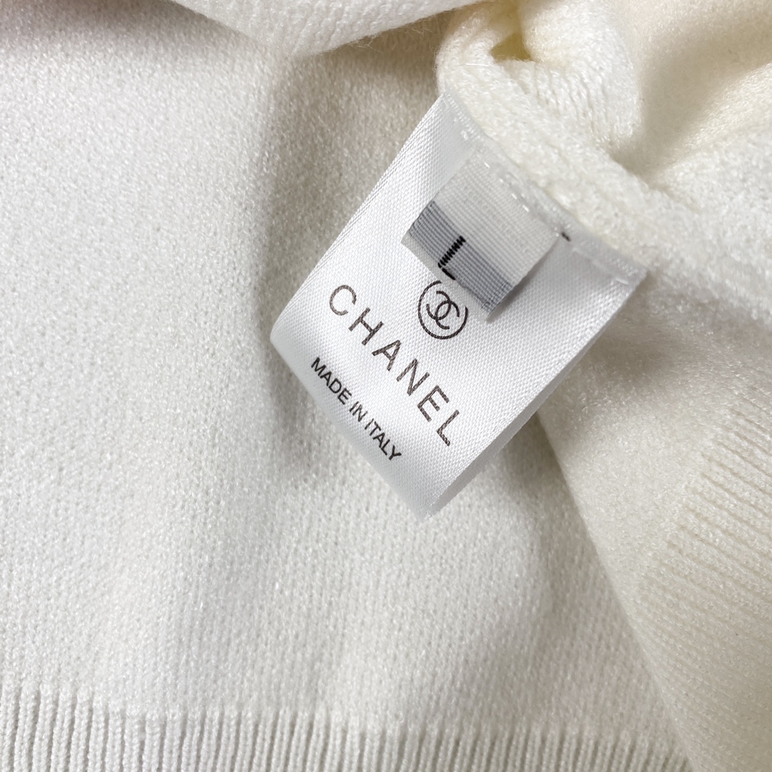 Chanel round neck knitted pullover sweater