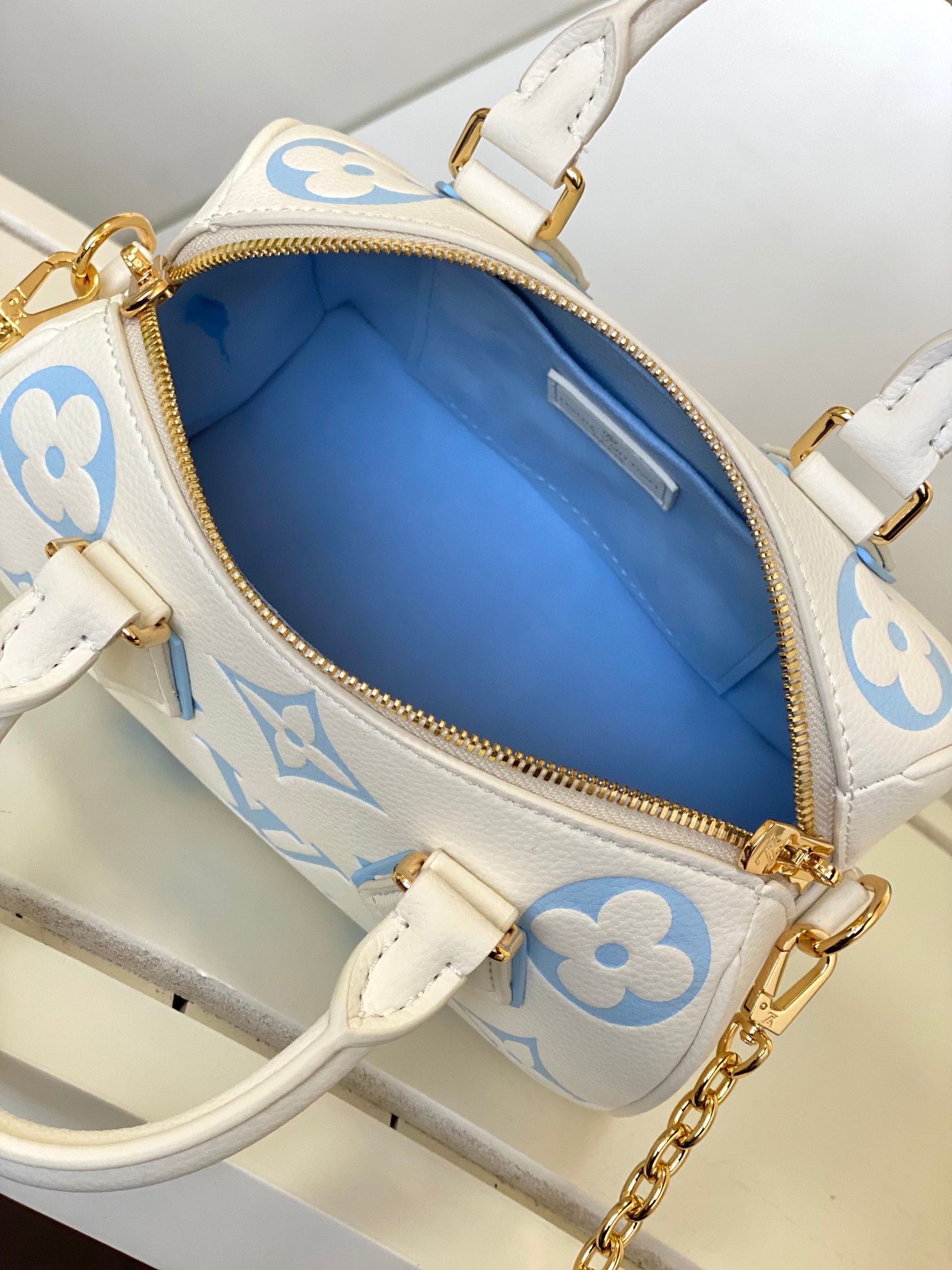 Top version LV Speedy Bandoulière 20 Monogram Empreinte Toron bag