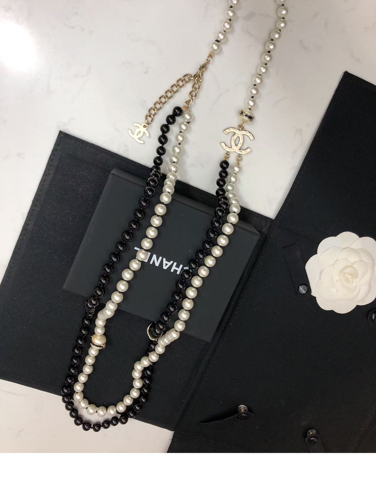Chanel black and white pearl necklace