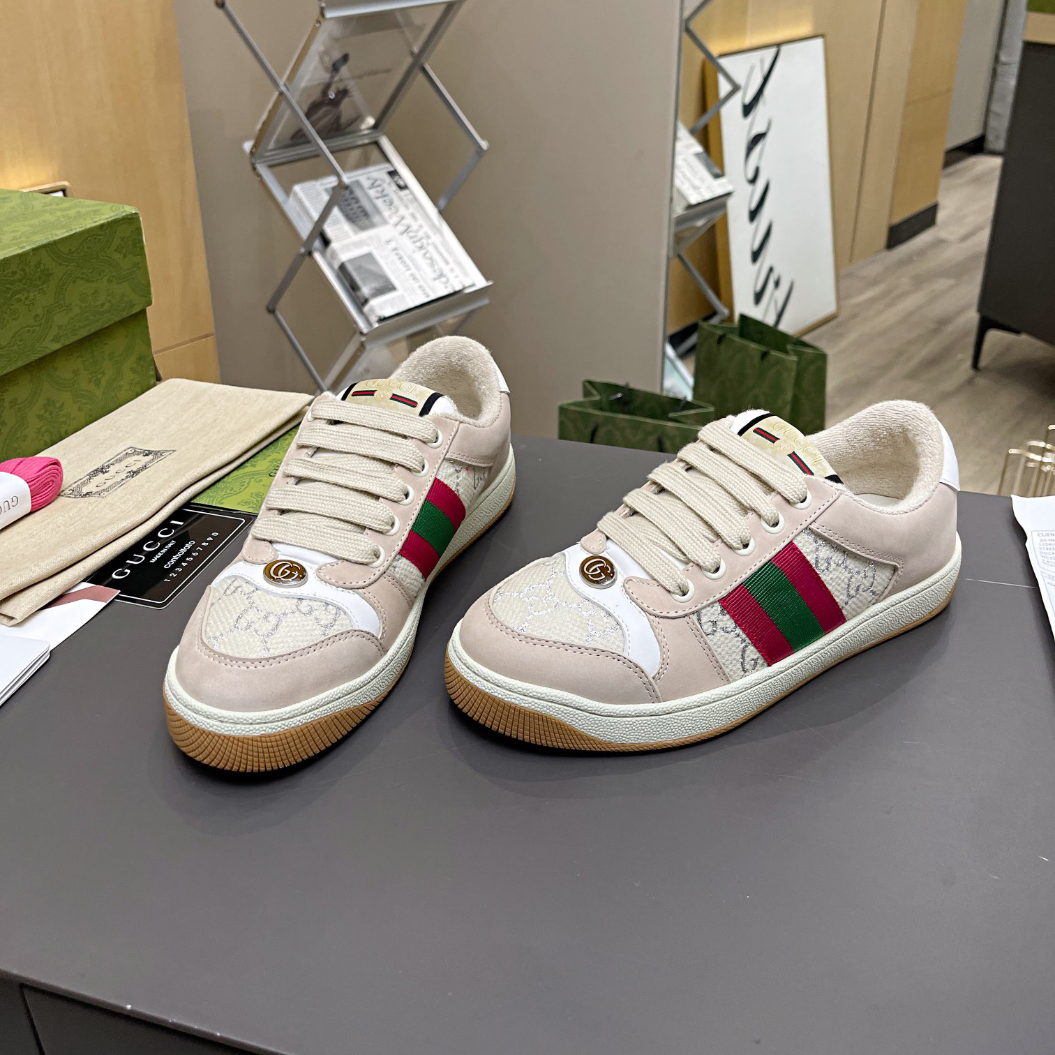 Gucci Distressed Screener sneaker unisex