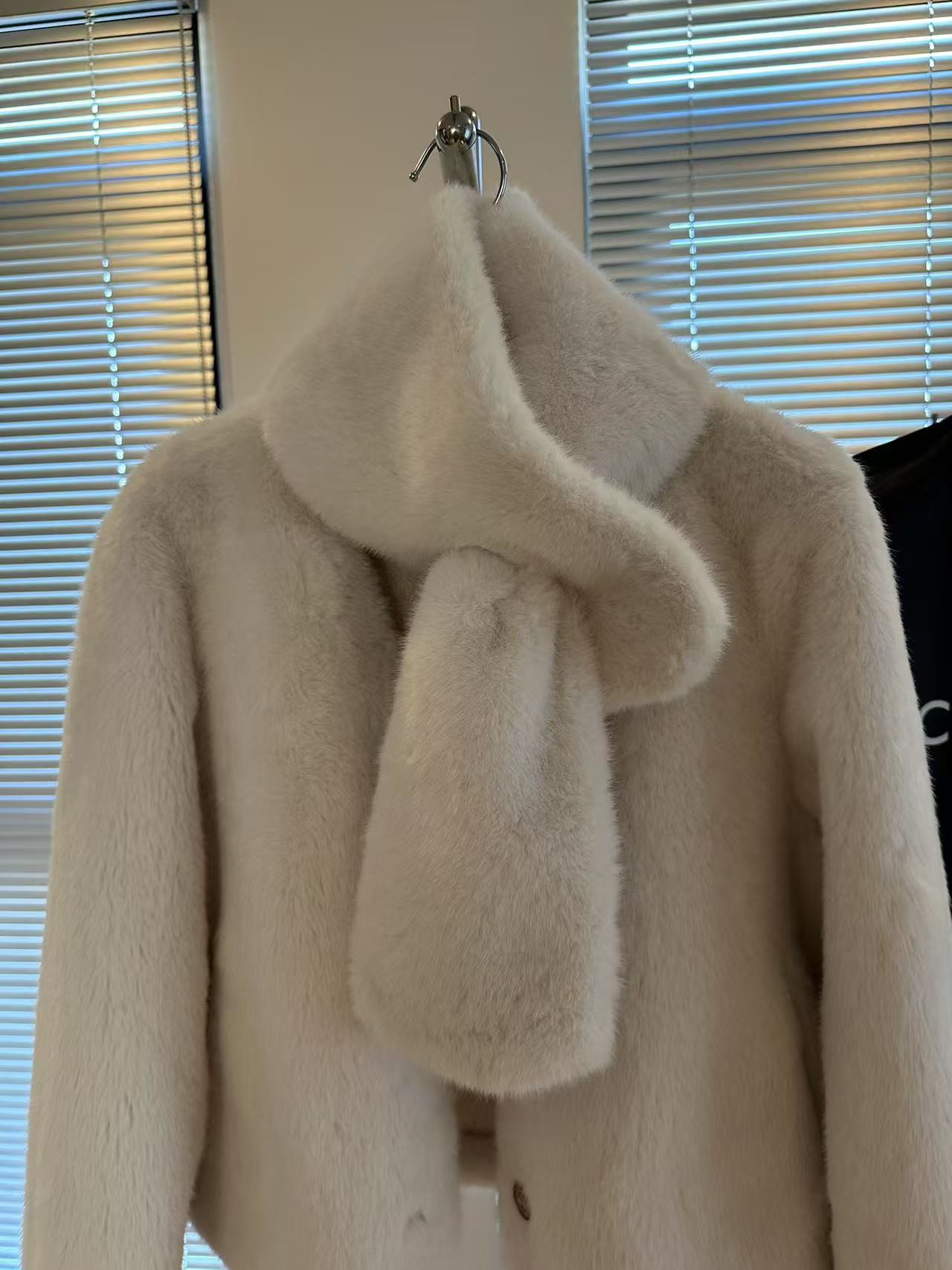 Celine neck fur