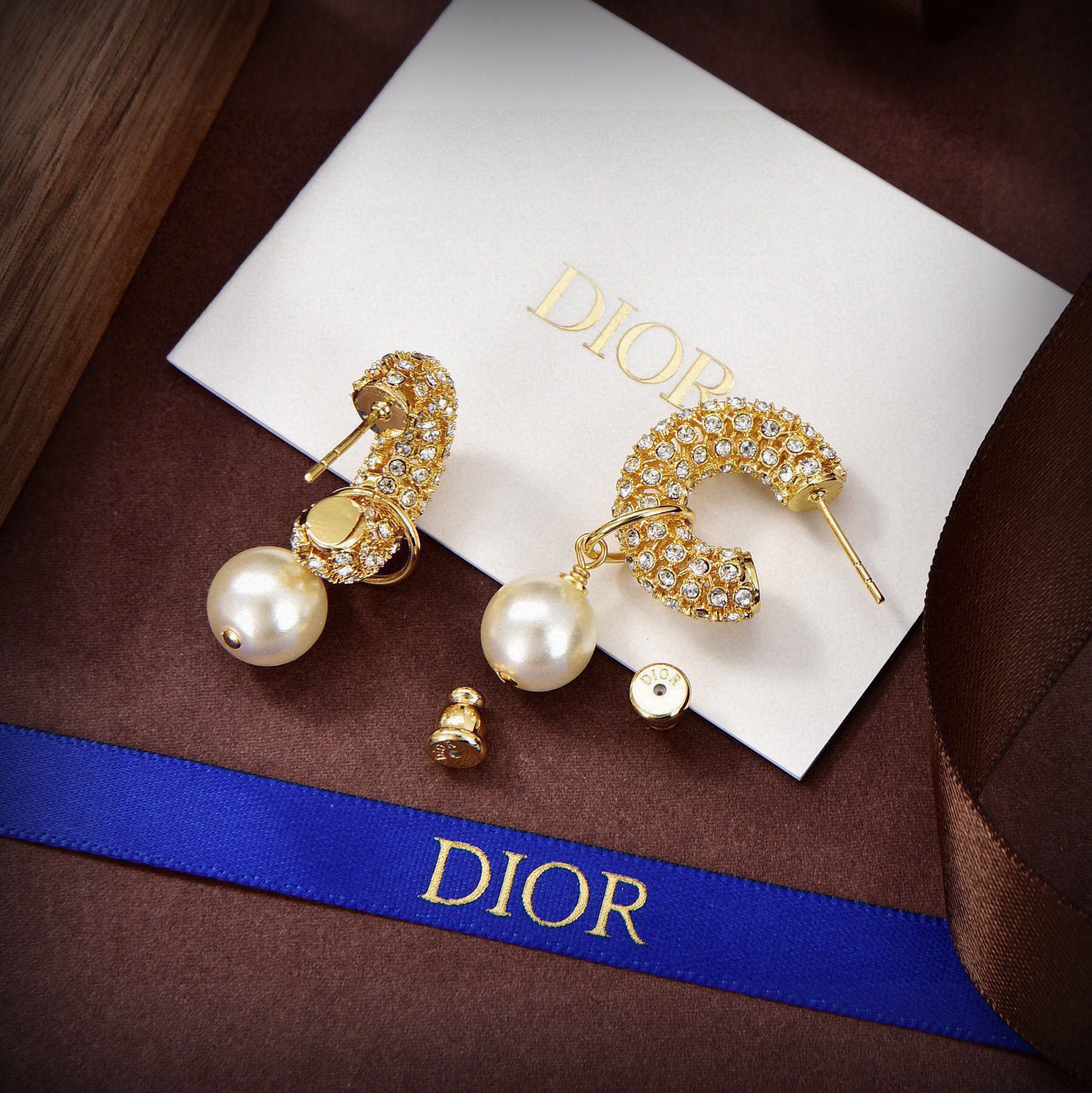 Dior hollow earrings