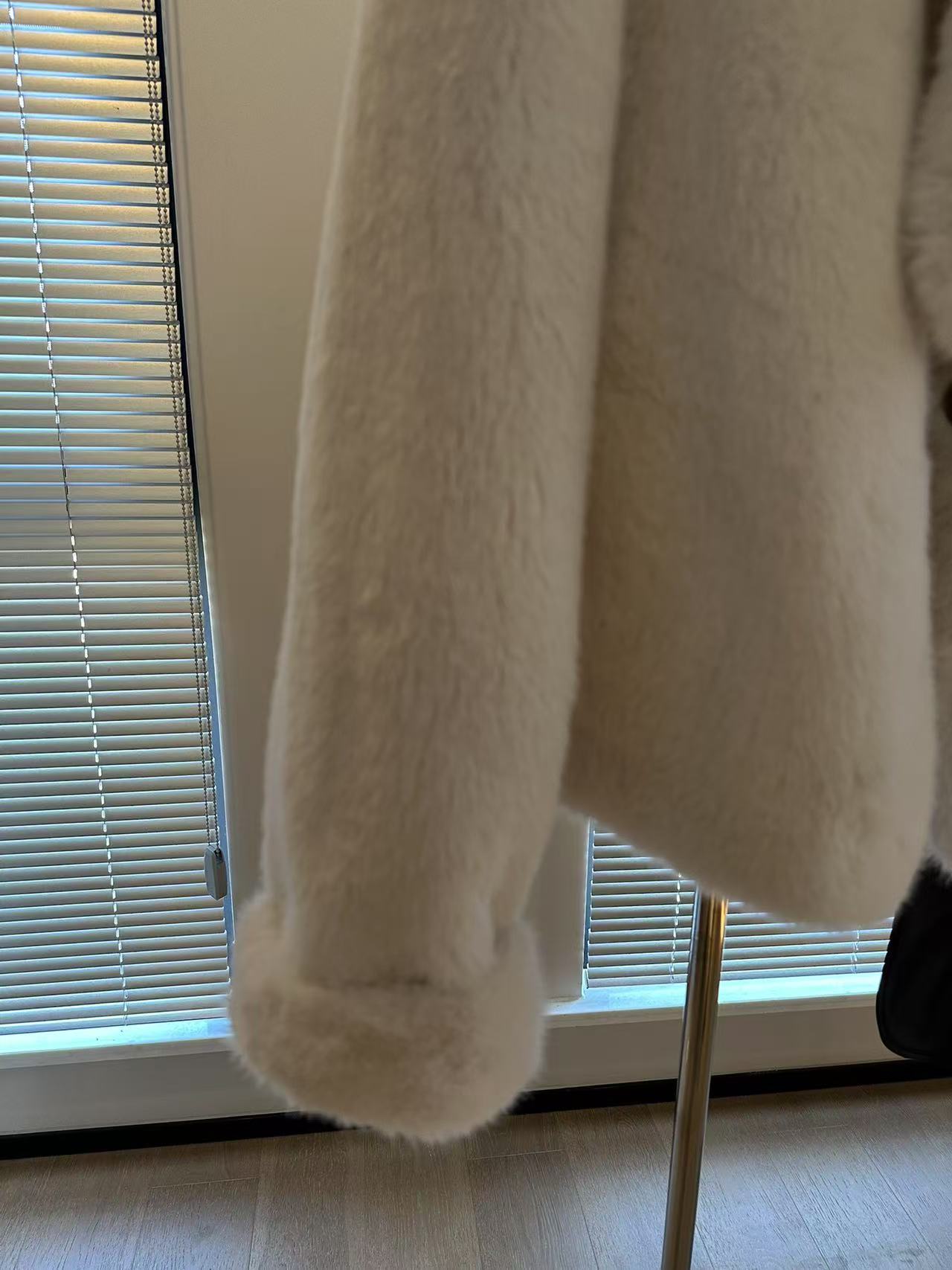 Celine neck fur