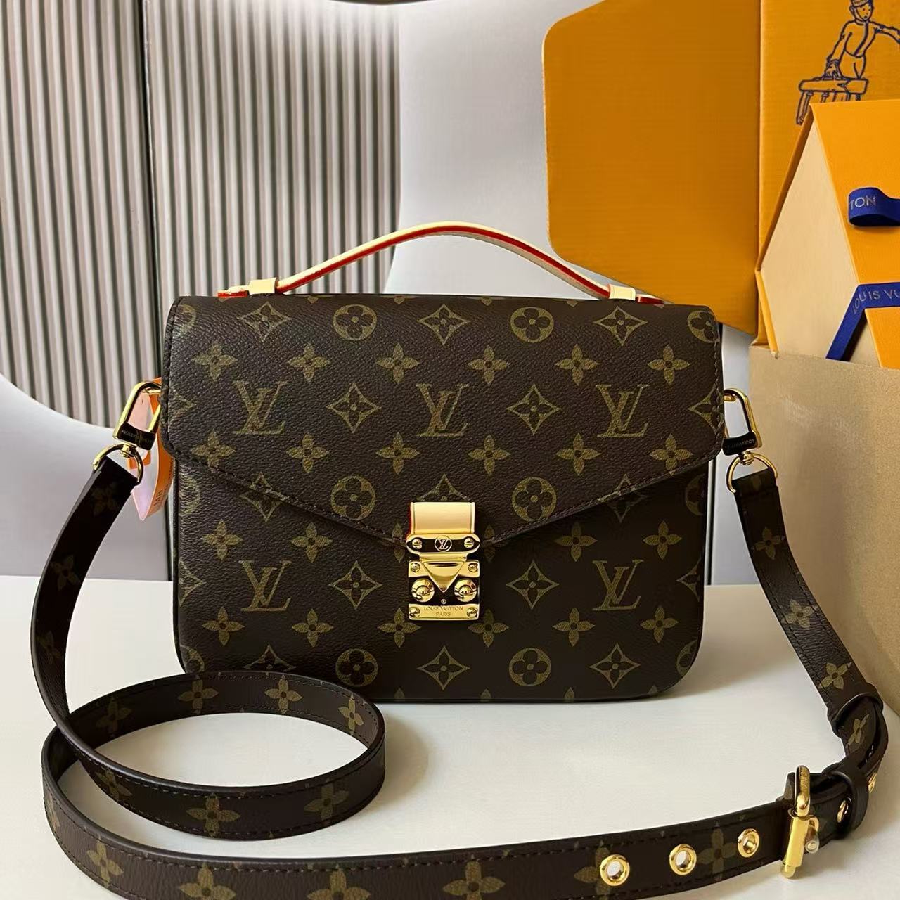 12A Top Quality LV Messenger Bag