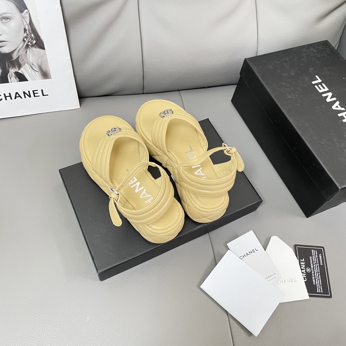 Chanel 25SS C buckle thick-soled flip-flops