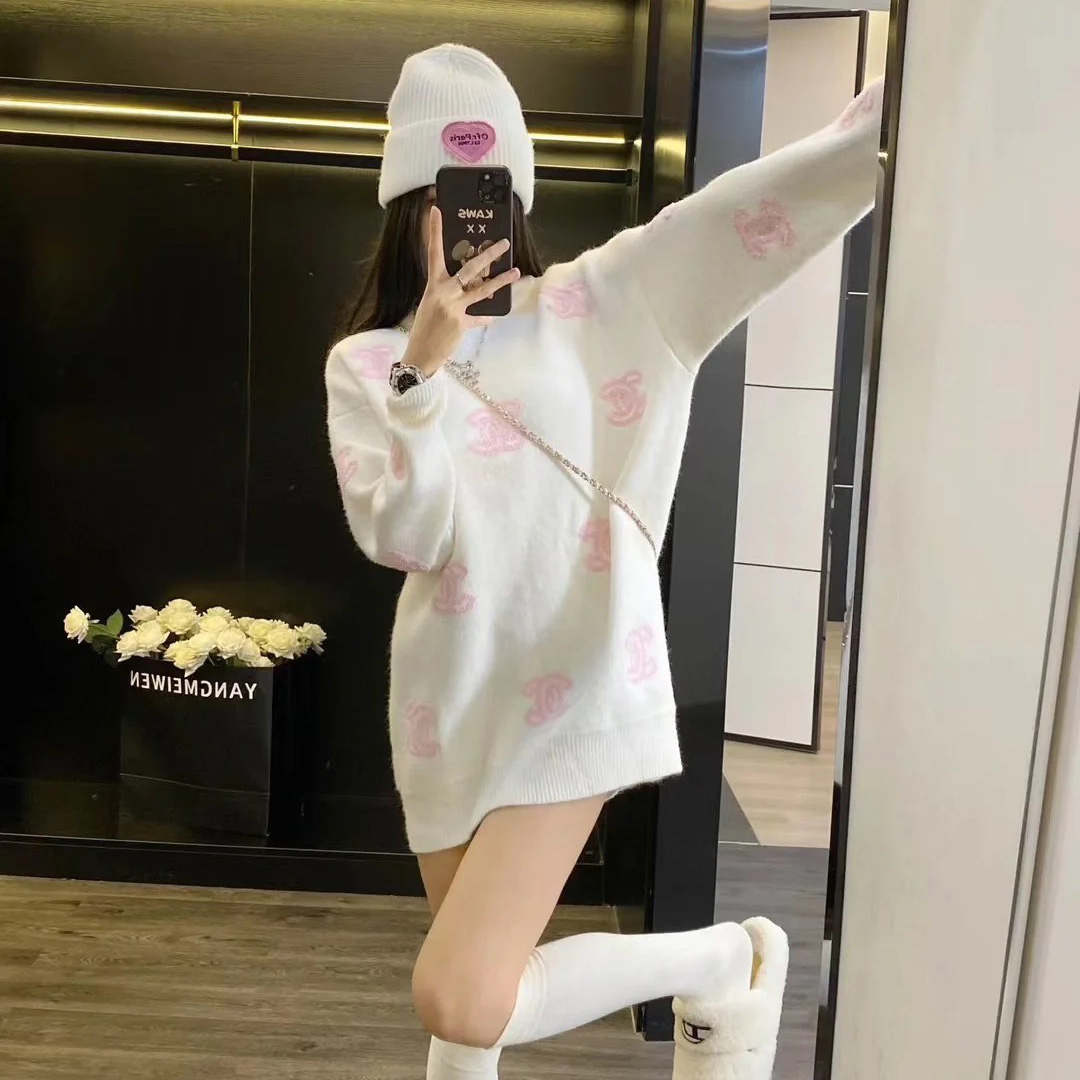 Chanel round neck knitted pullover sweater