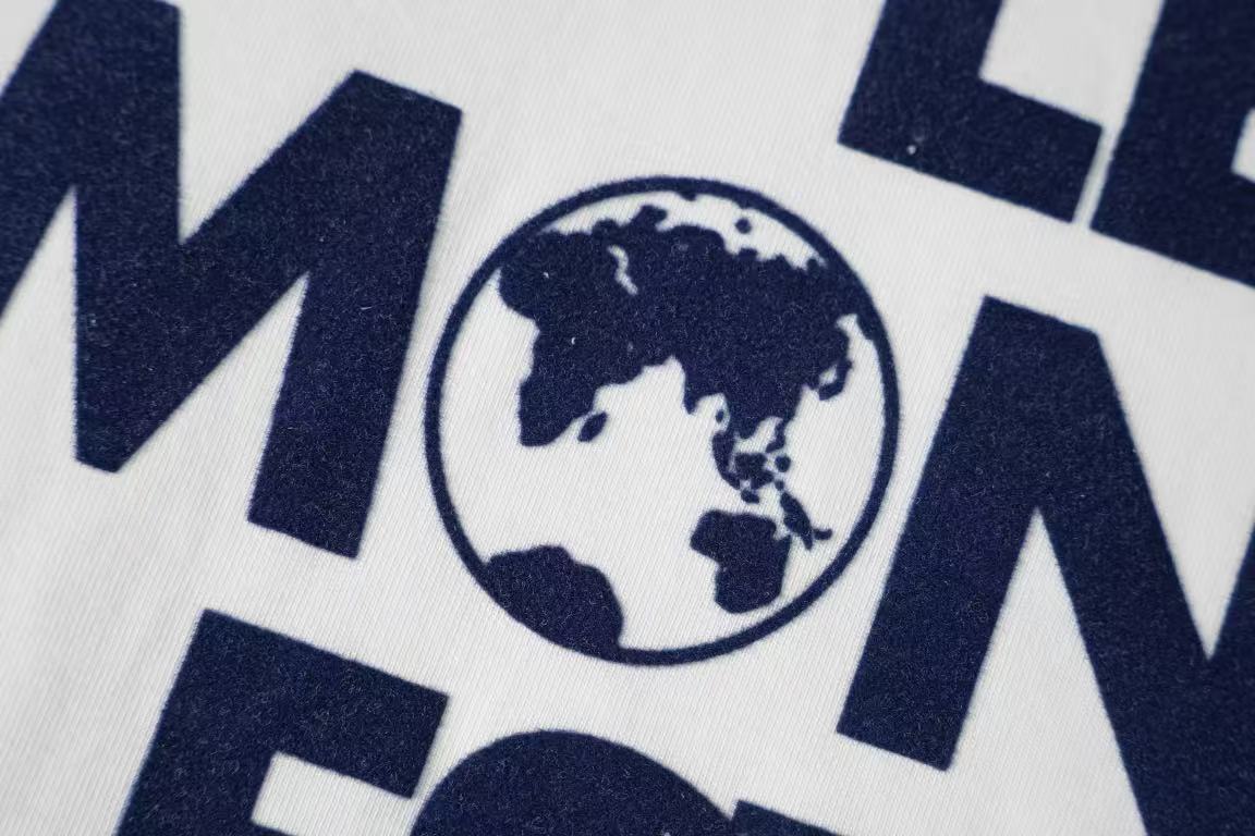 Louis Vuitton 'The world is yours' T-shirt