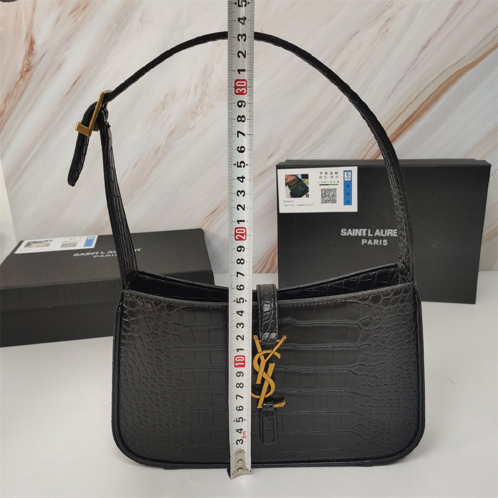 Replica Saint Laurent Cassandra  Le 5 à 7 Hobo Bag