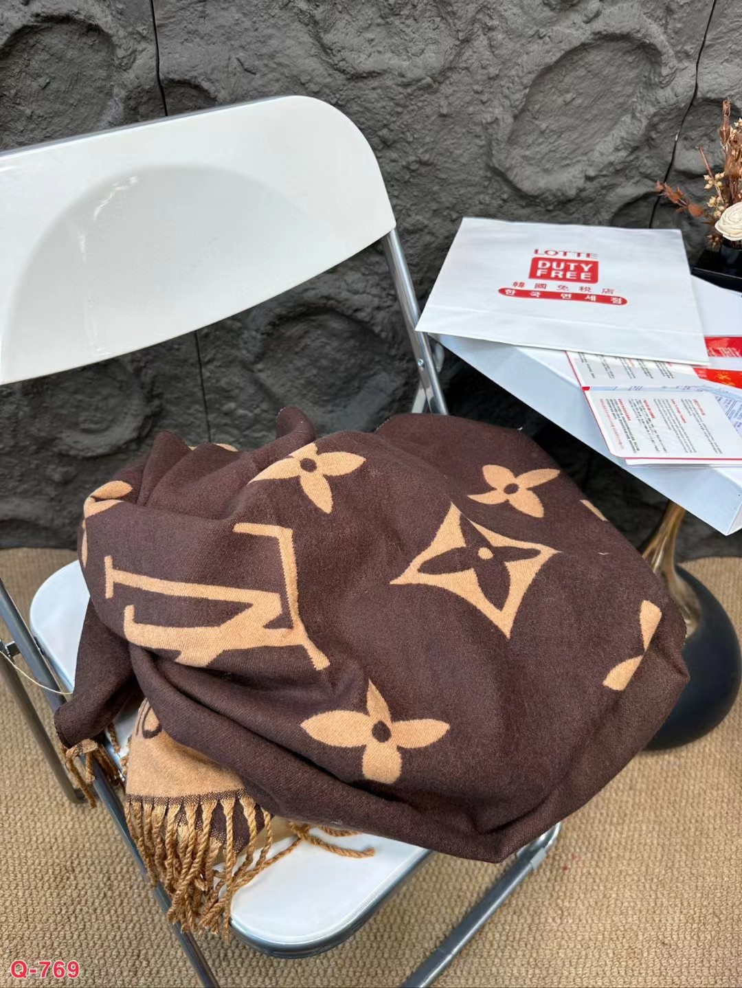 Replica  Louis Vuitton LV Unisex Reykjavik Scarf