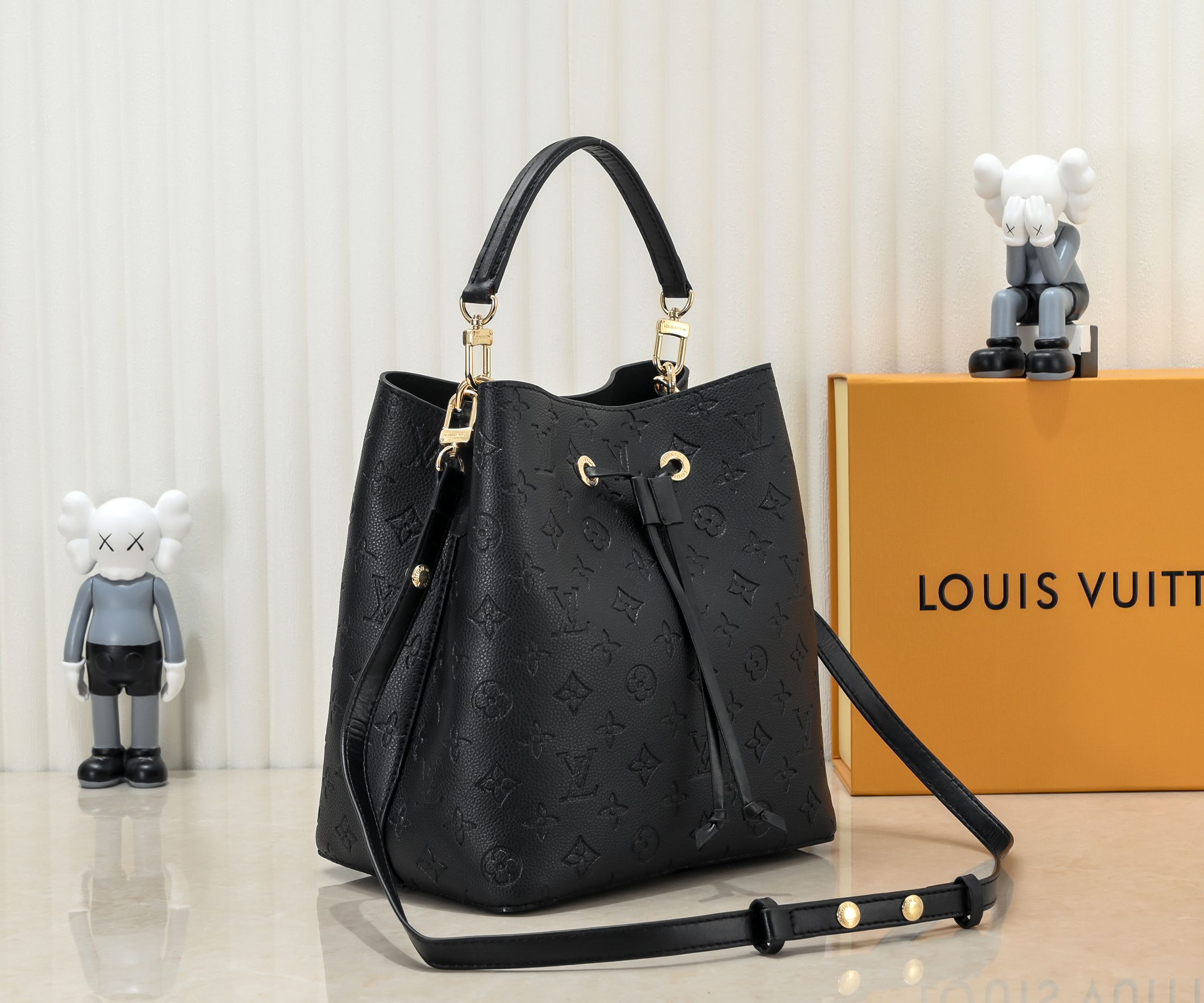 LV Neonoe Monogram Bucket bag