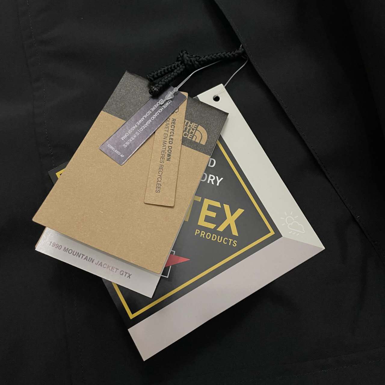 The North Face 1990 submachine jacket unisex