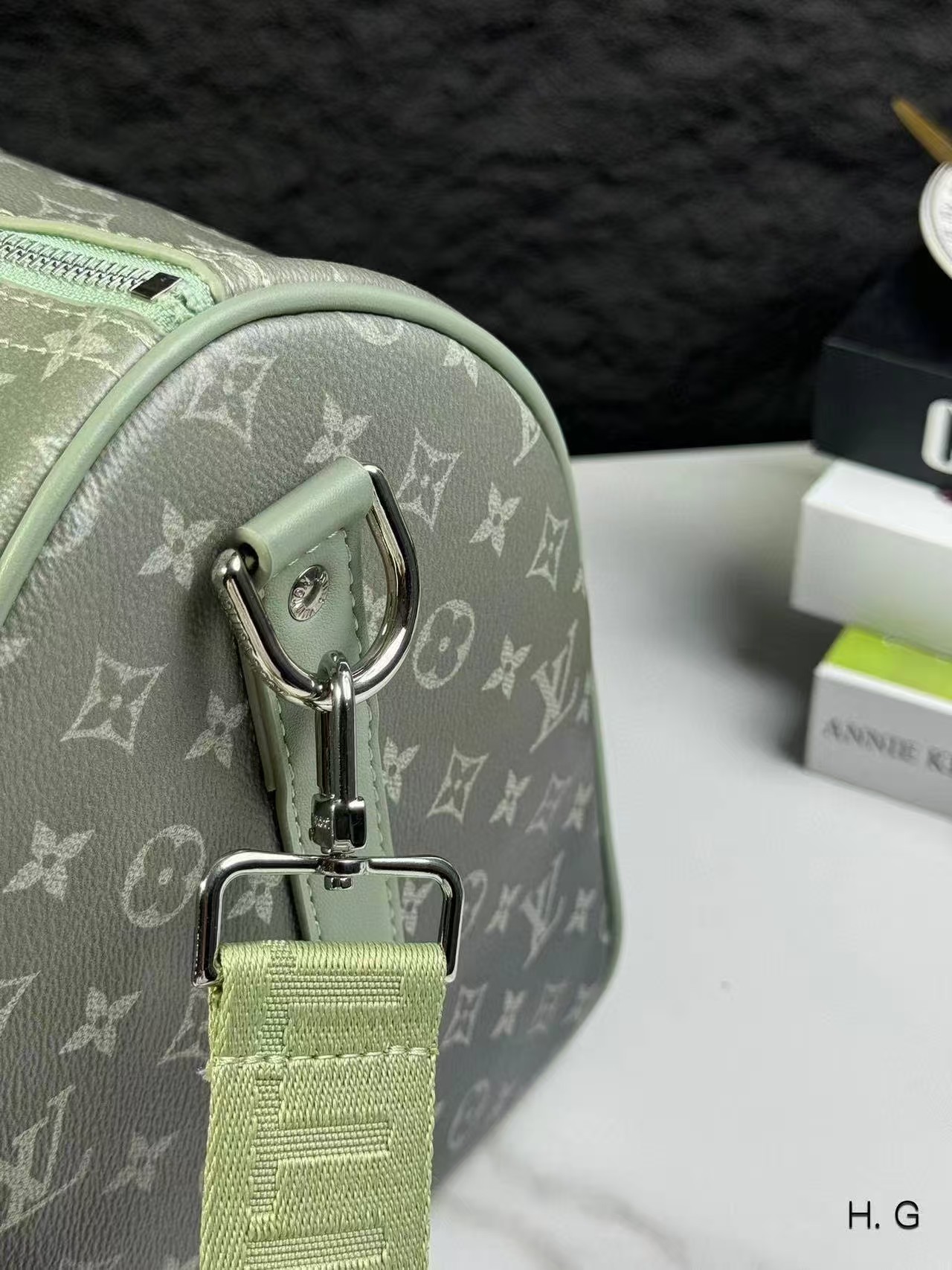 High quality Original LV  travel handbag
