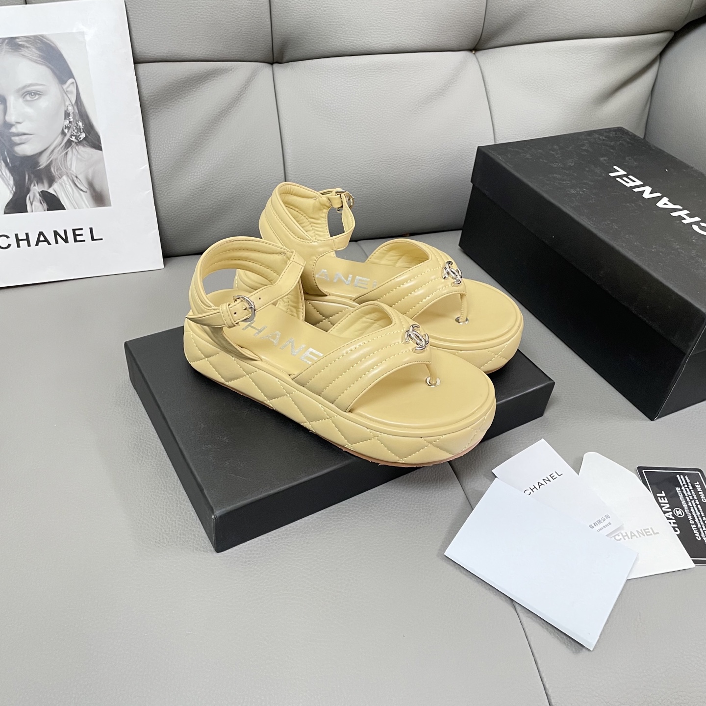 Chanel 25SS C buckle thick-soled flip-flops