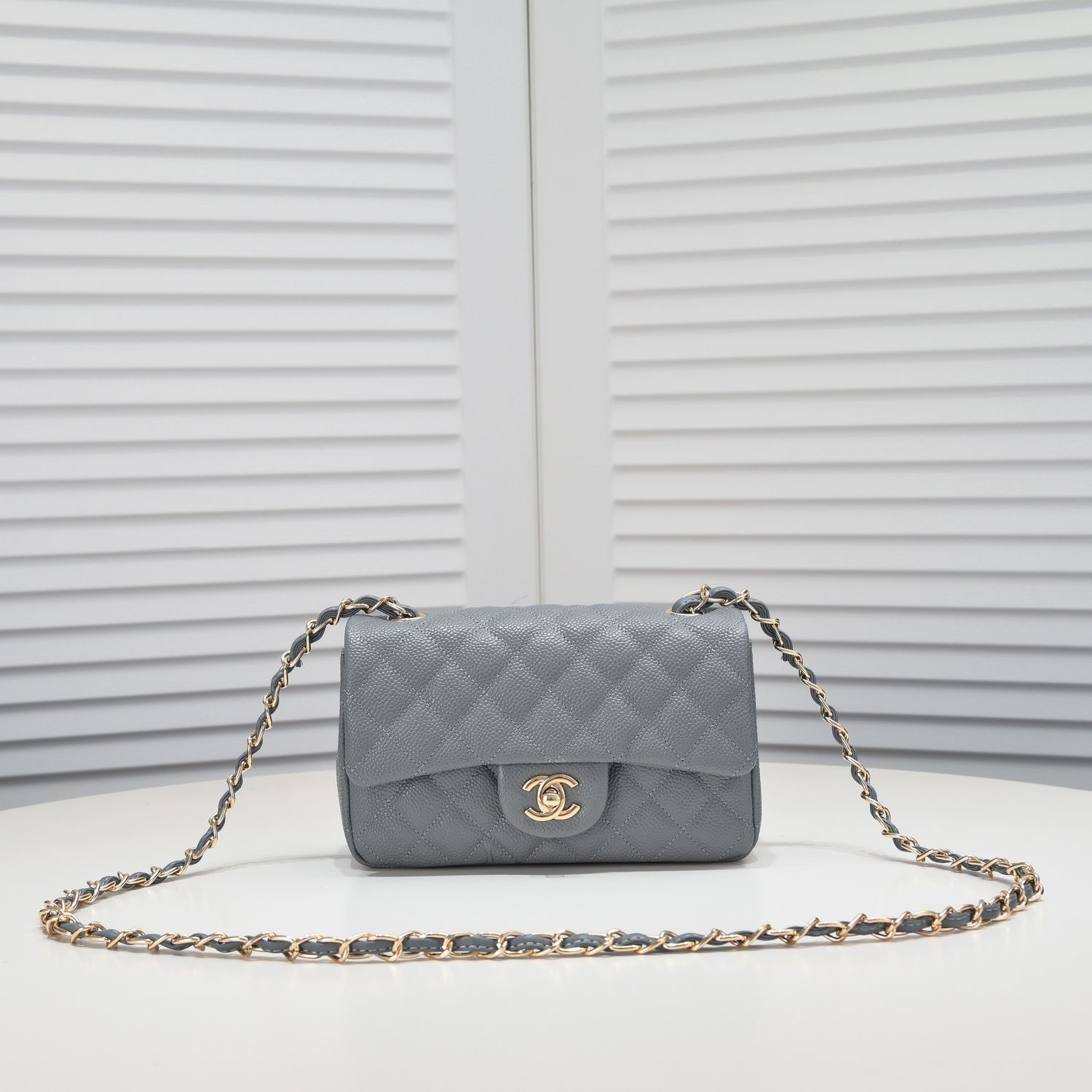 Chanel chain crossbody shoulder bag