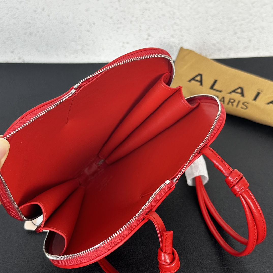 Replica ALAIA Le Coeur heart-shaped leather cross-body bag