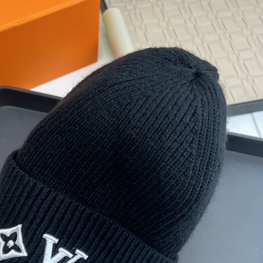 Louis Vuitton LV Headline Beanie