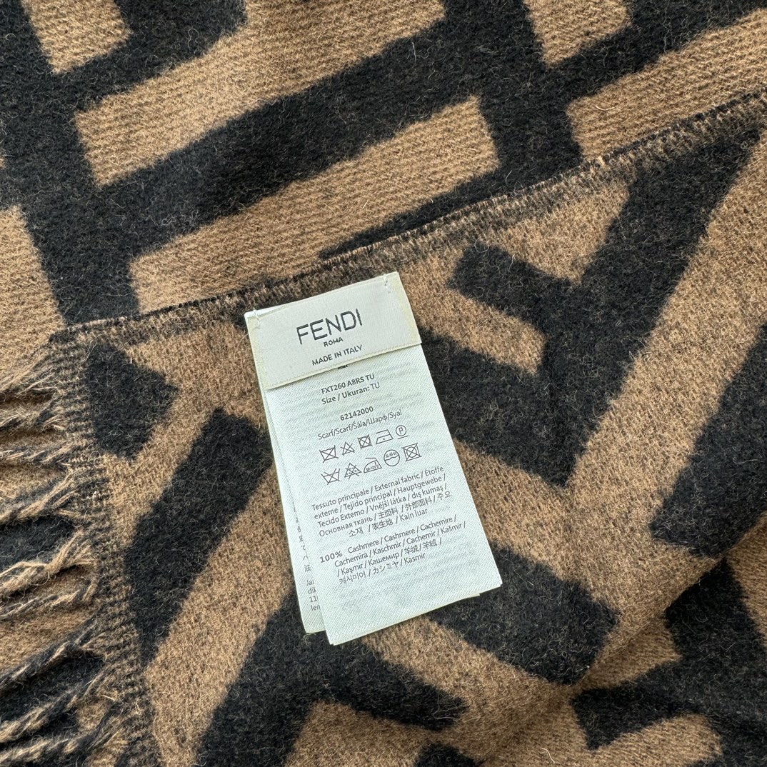 Fendi scarf 100% cashmere