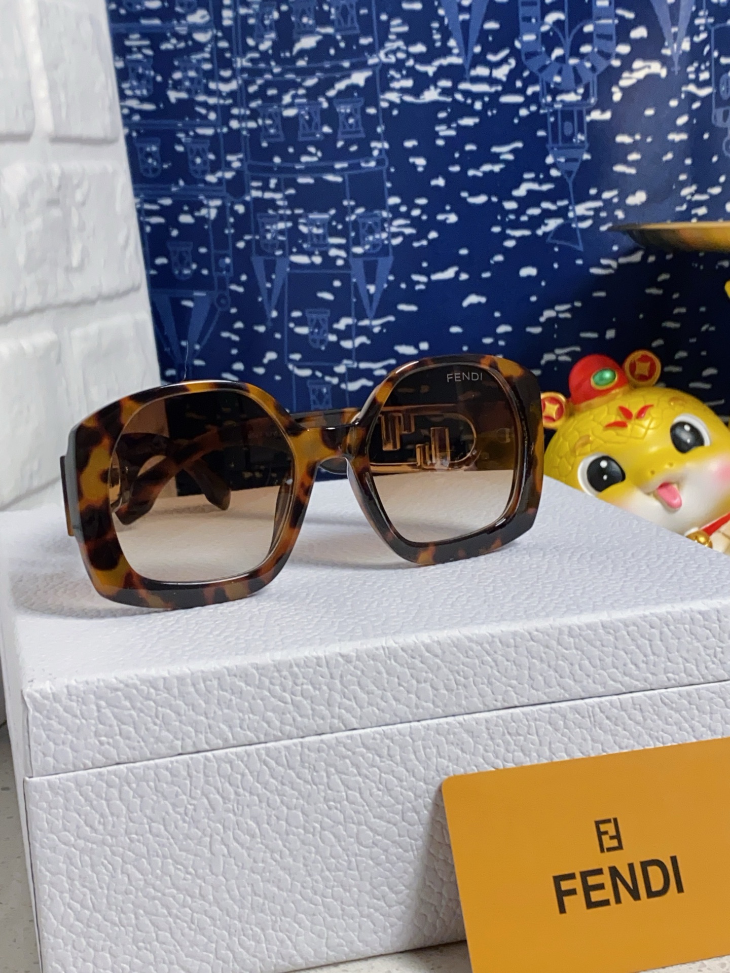 Fendi  O’Lock glasses