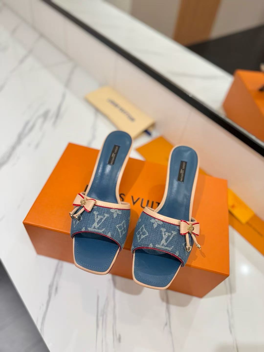 Louis Vuitton presbytery/denim sandals