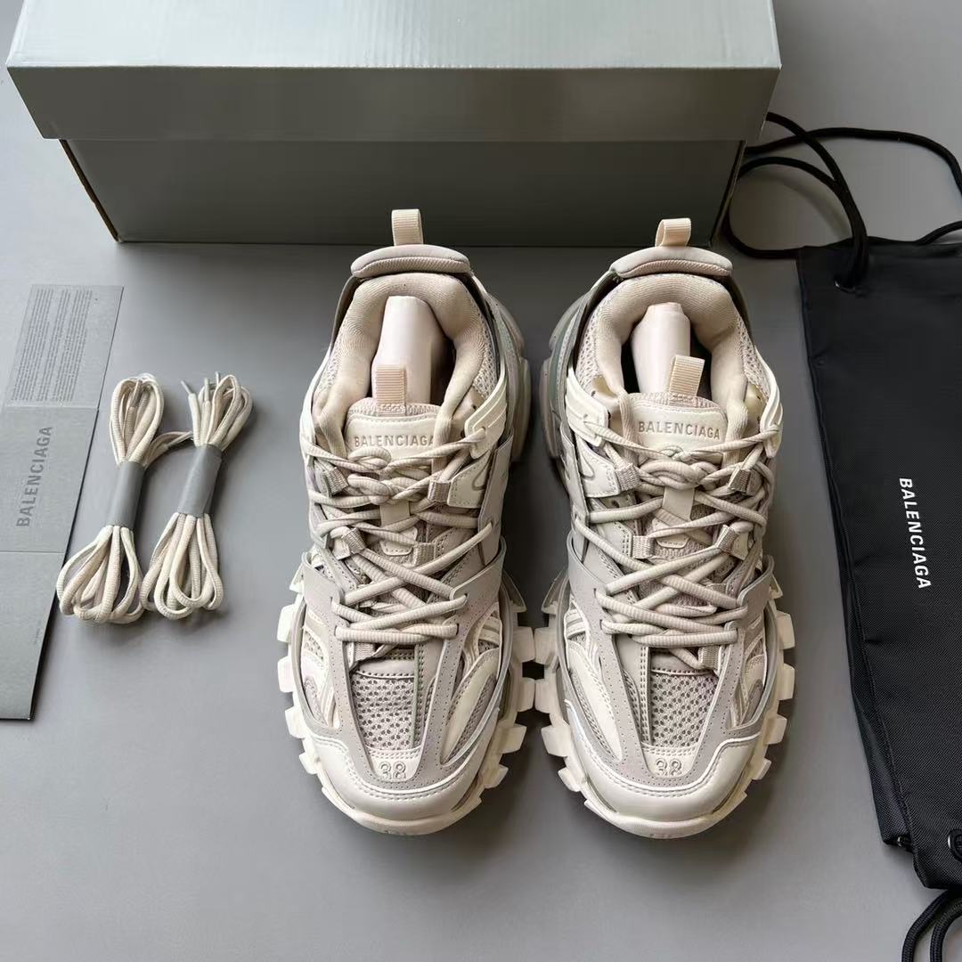 Balenciaga Track 2.0  Autdoor Sneakers