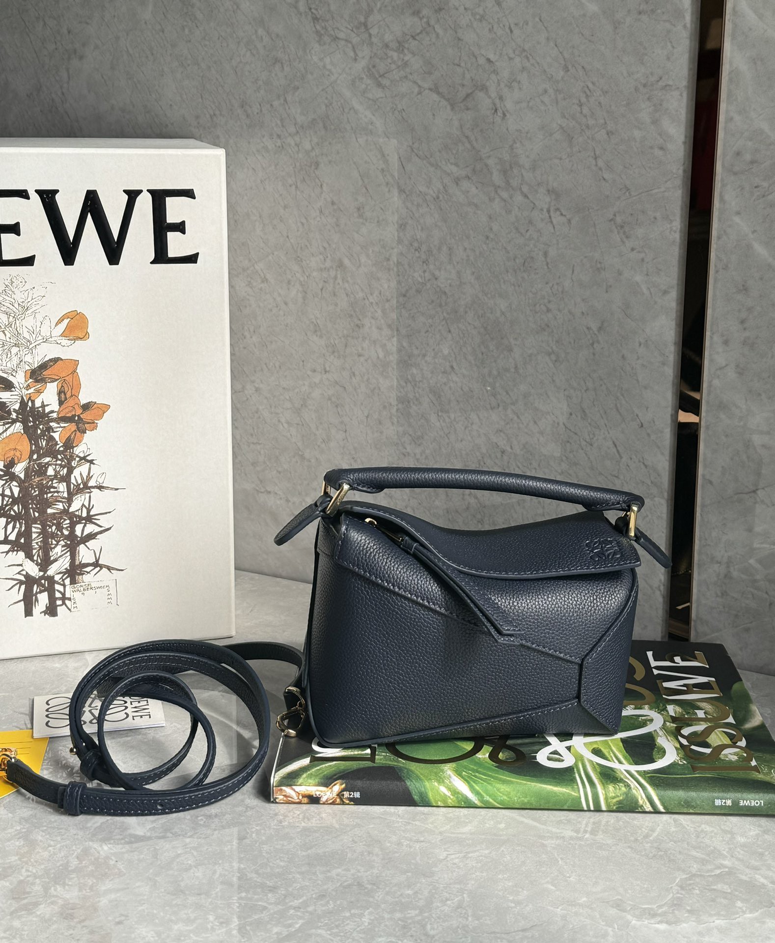 Loewe Cowhide zzle shoulder bag
