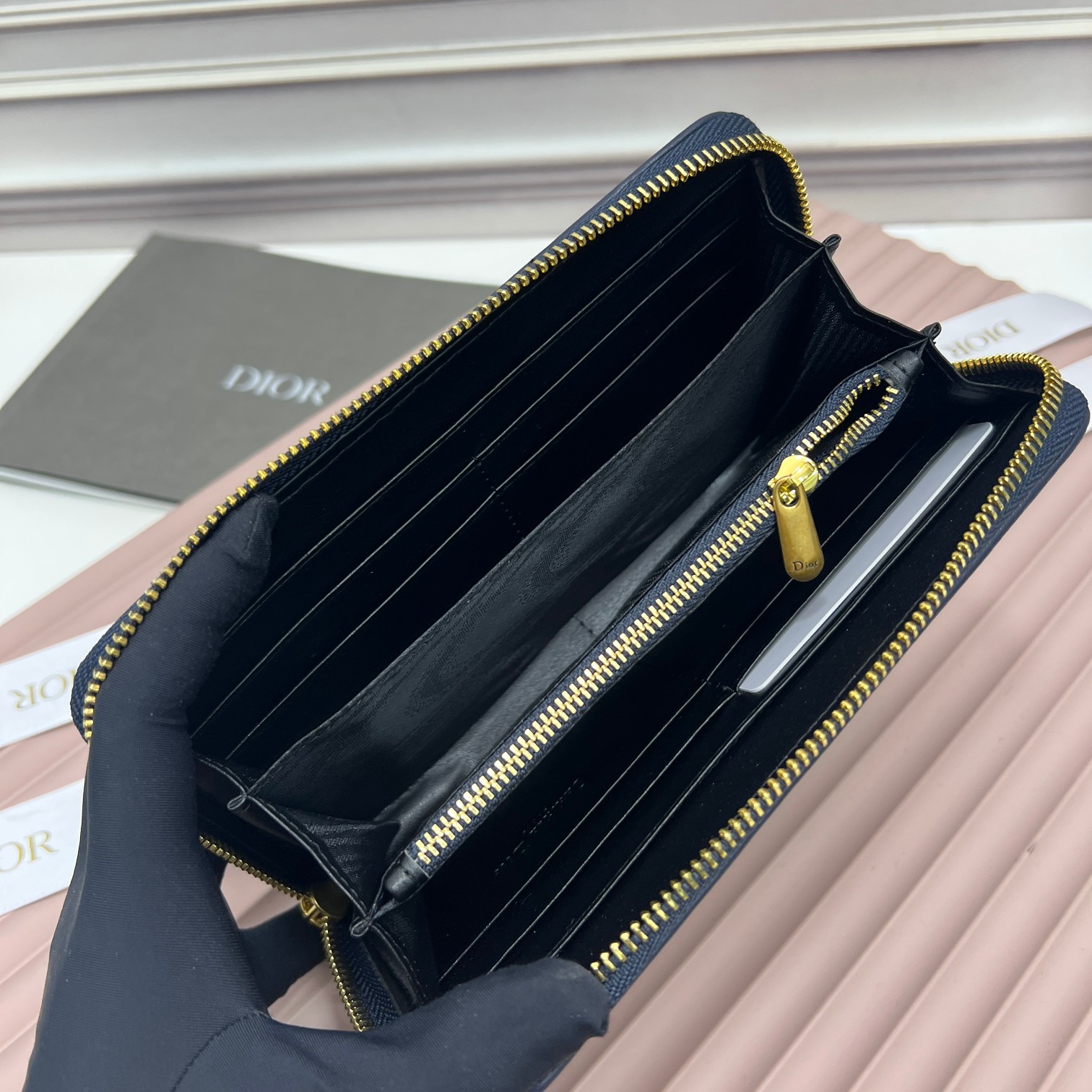 Replica Dior 30 Montaigne Voyageur Slim Wallet
