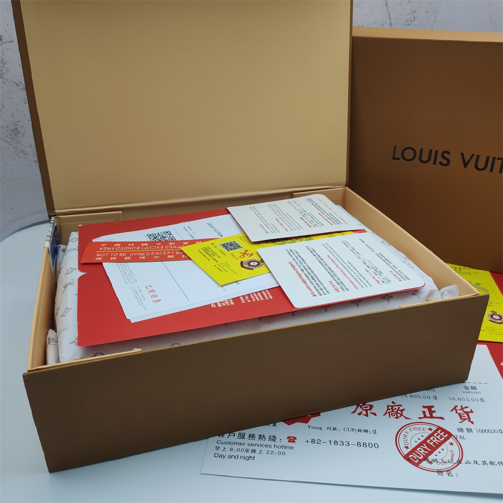 LV Louis Vuitton Pochette Metis Bag