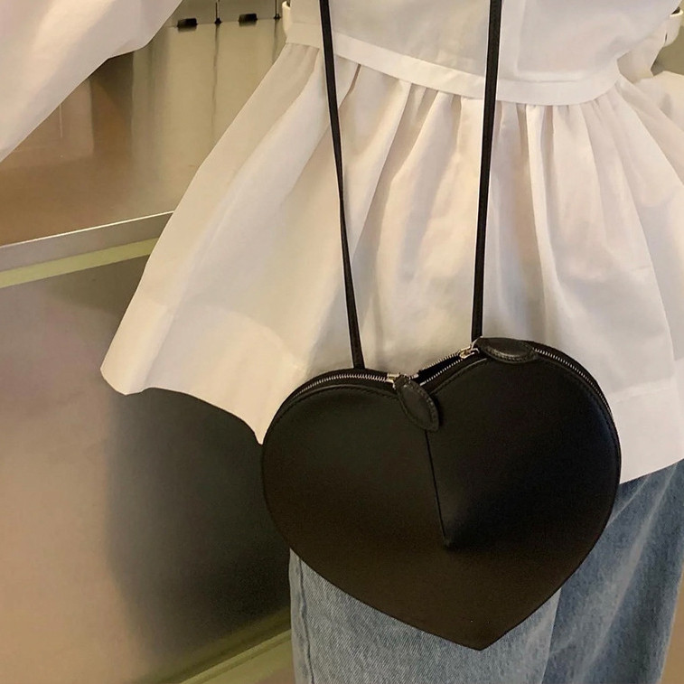 Replica ALAIA Le Coeur heart-shaped leather cross-body bag