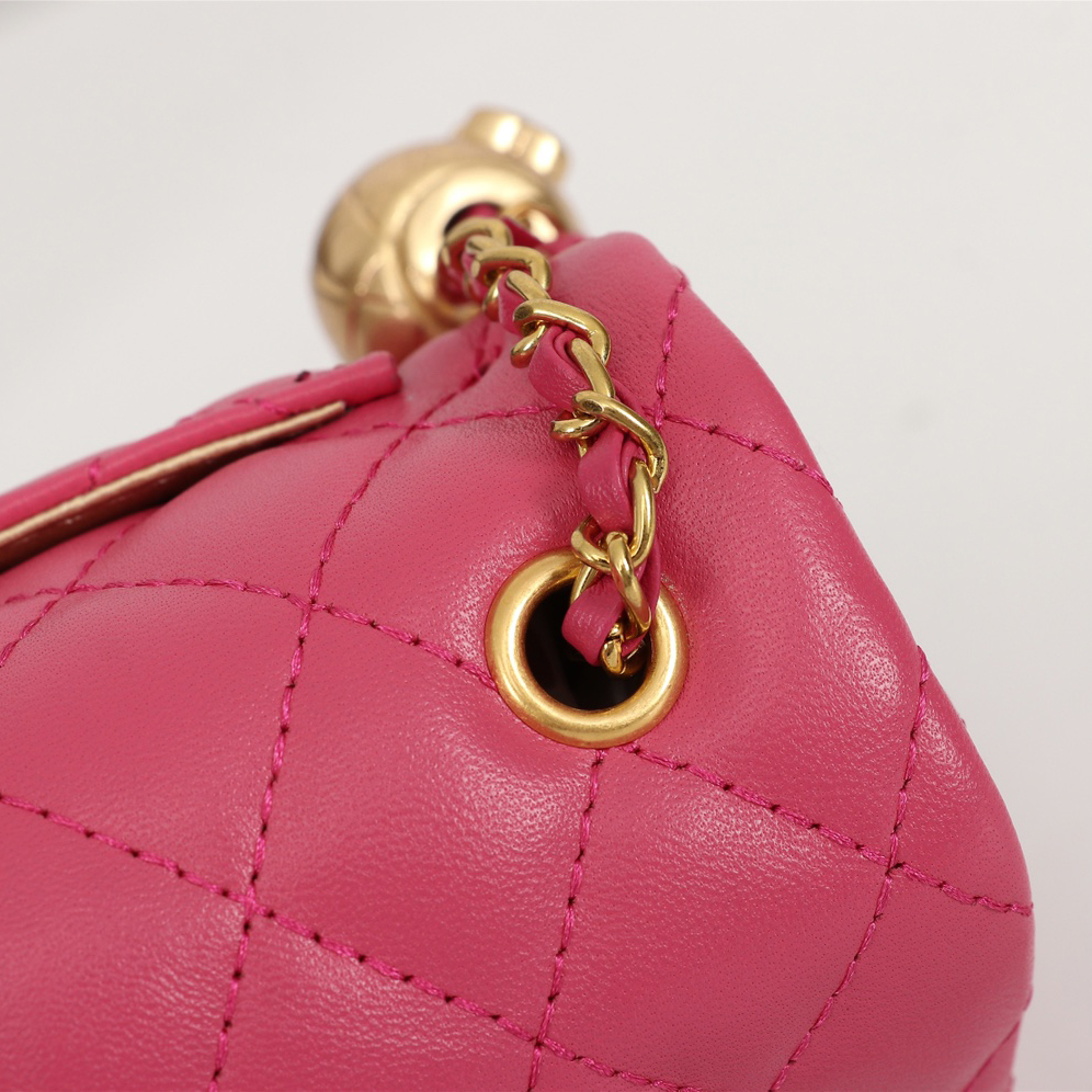 Chanel crossbody chain bag