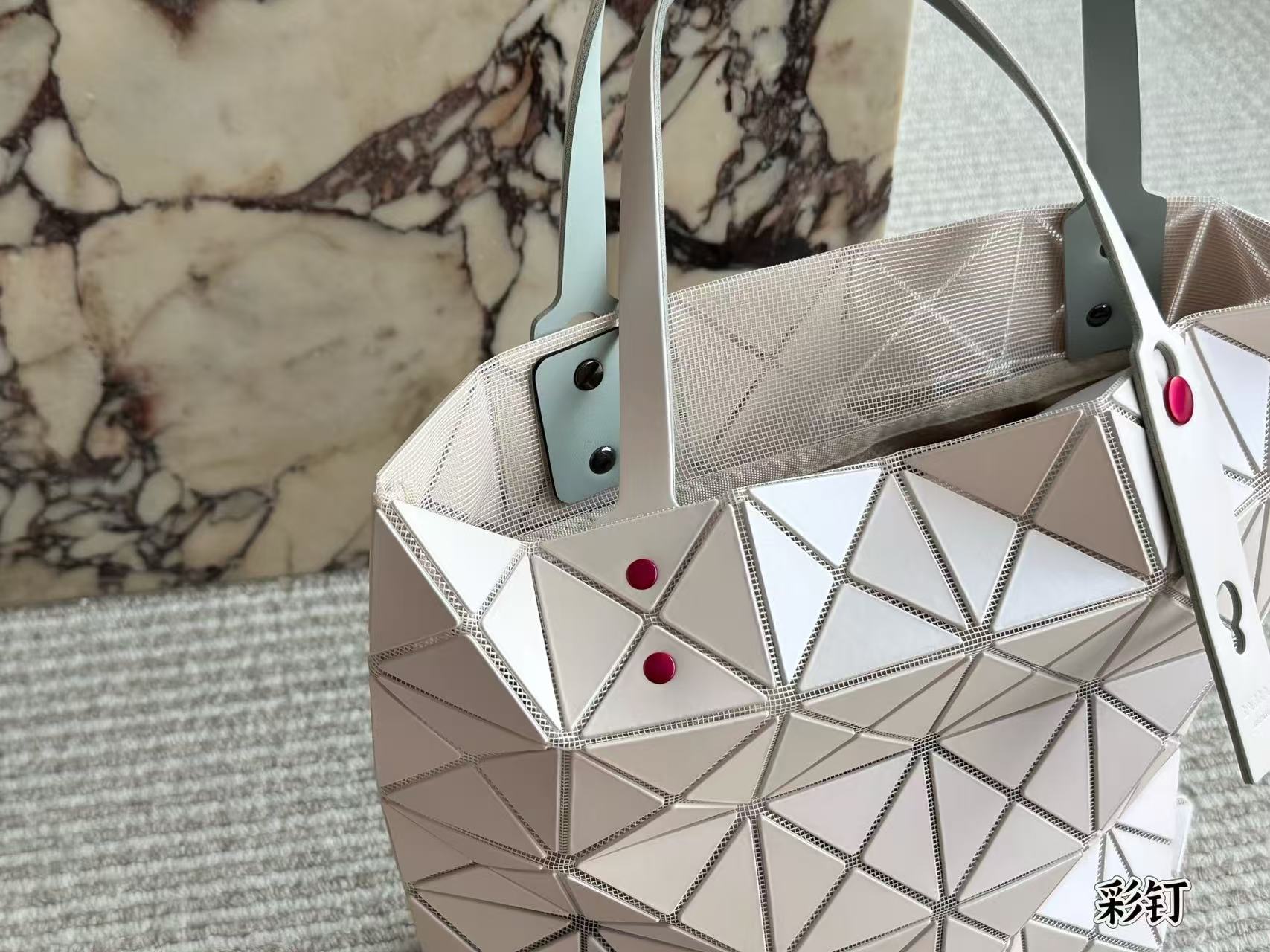 Issey  Miyake  BAOBAO