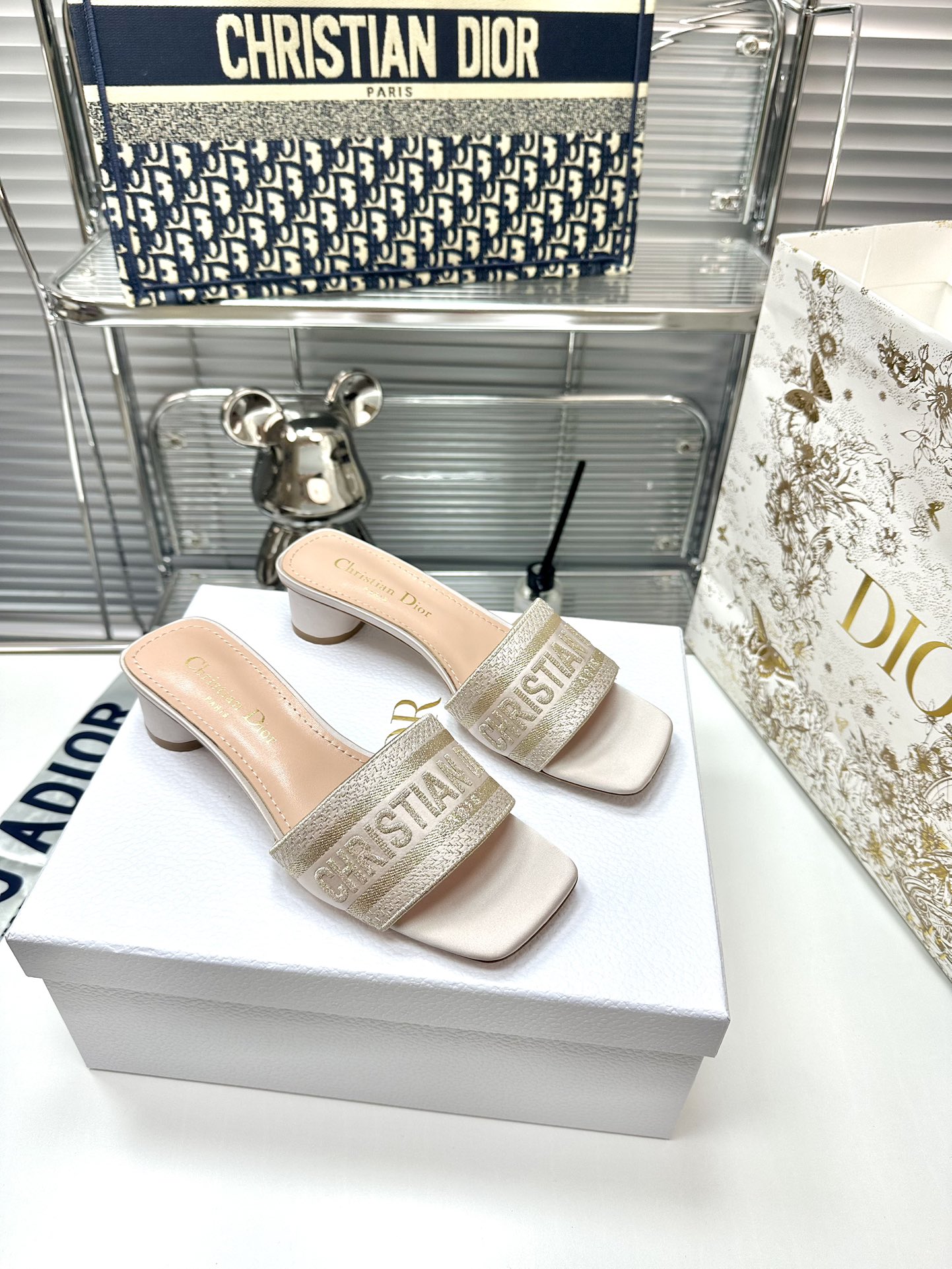 Replica Dior Embroidery collection of flip-flops