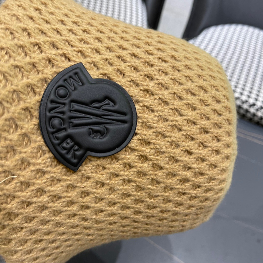 MONCLER Fisherman's woolen hat