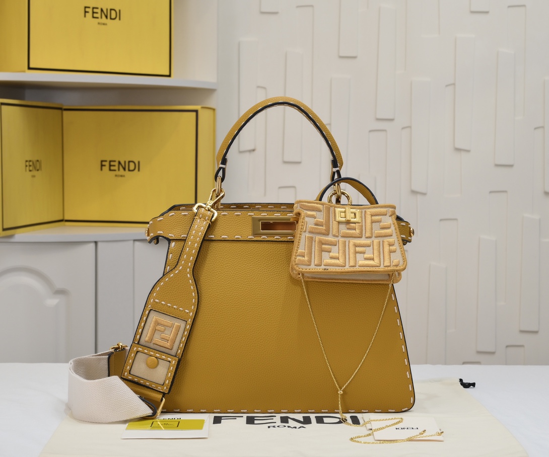 Fendi Peekaboo ISeeU Medium crossbody Handbag