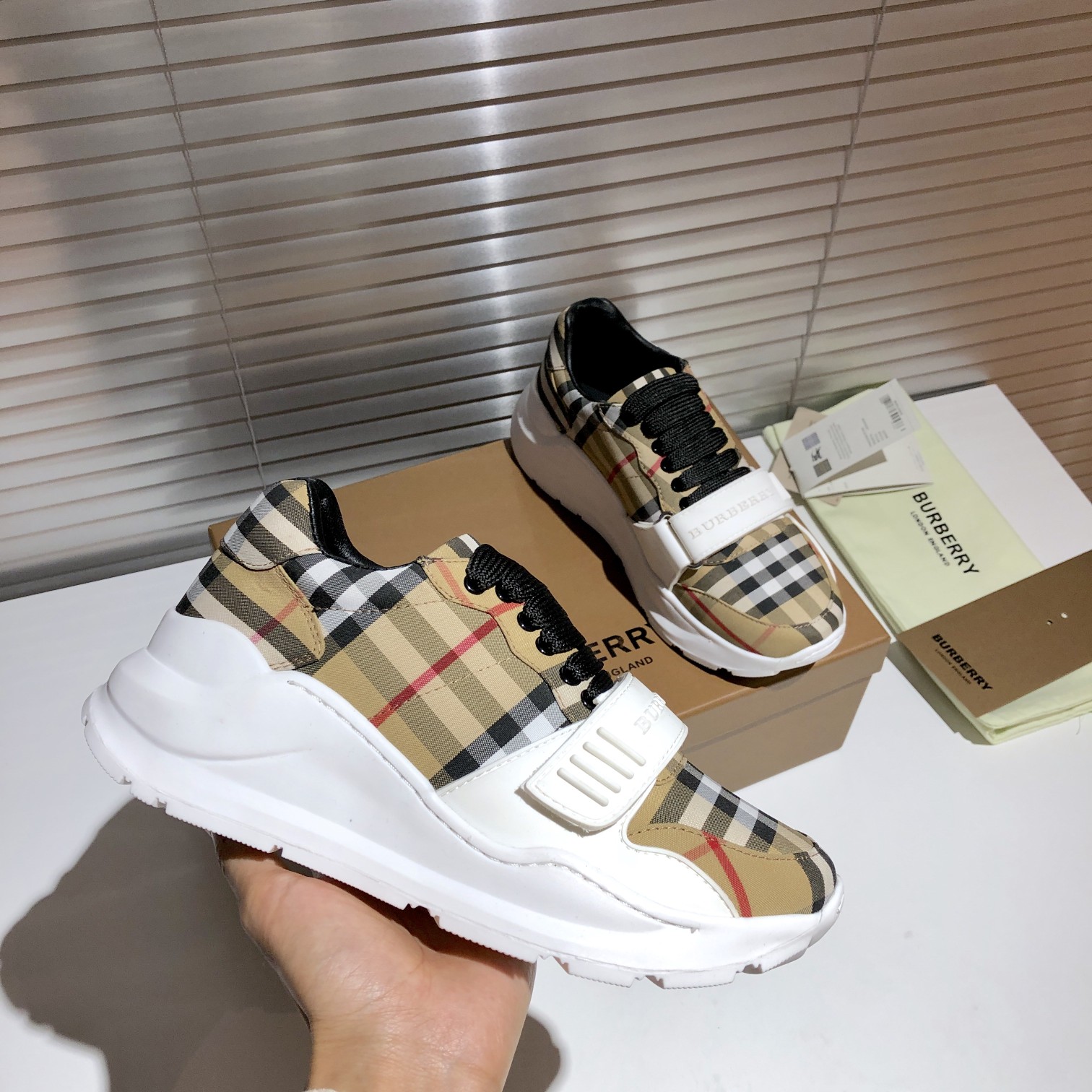 Burberry High quality sports shoes