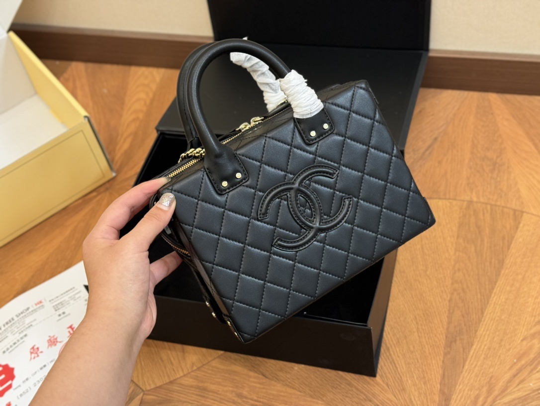 Replica Chanel Autumn/Winter makeup box