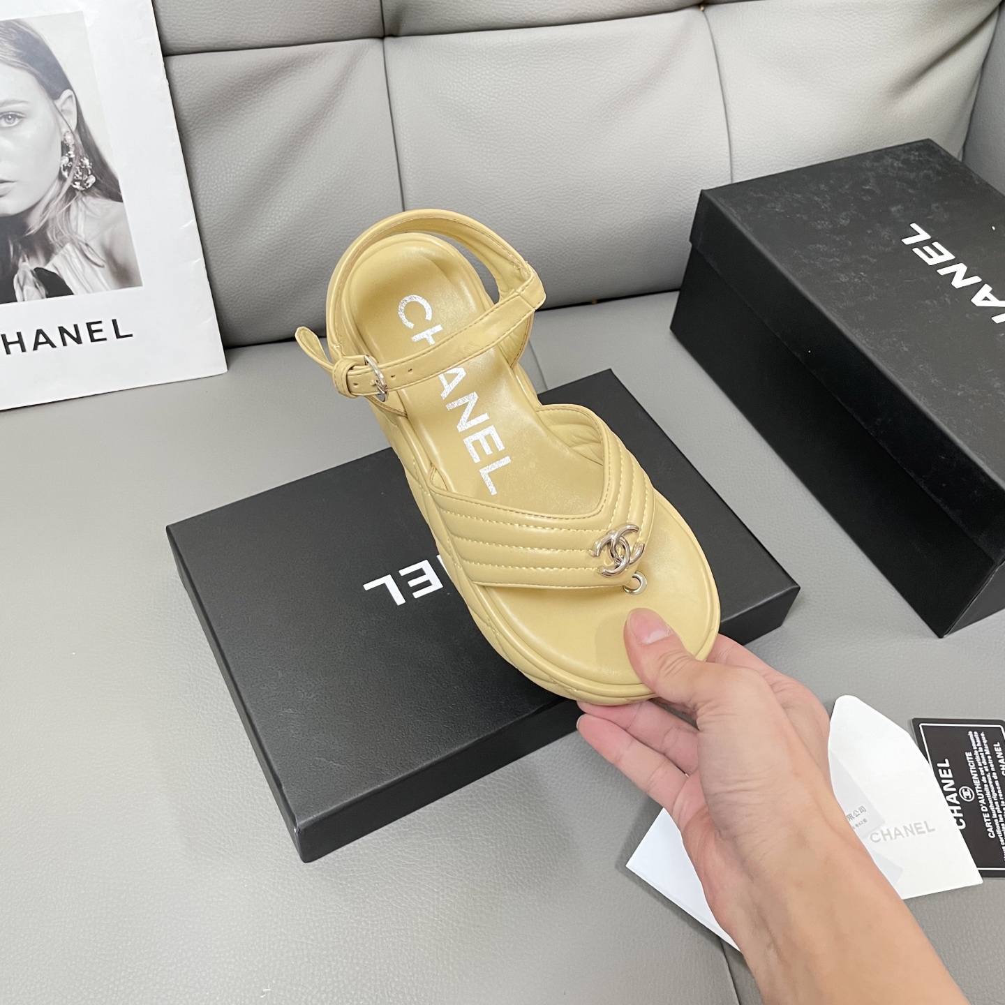 Chanel 25SS C buckle thick-soled flip-flops