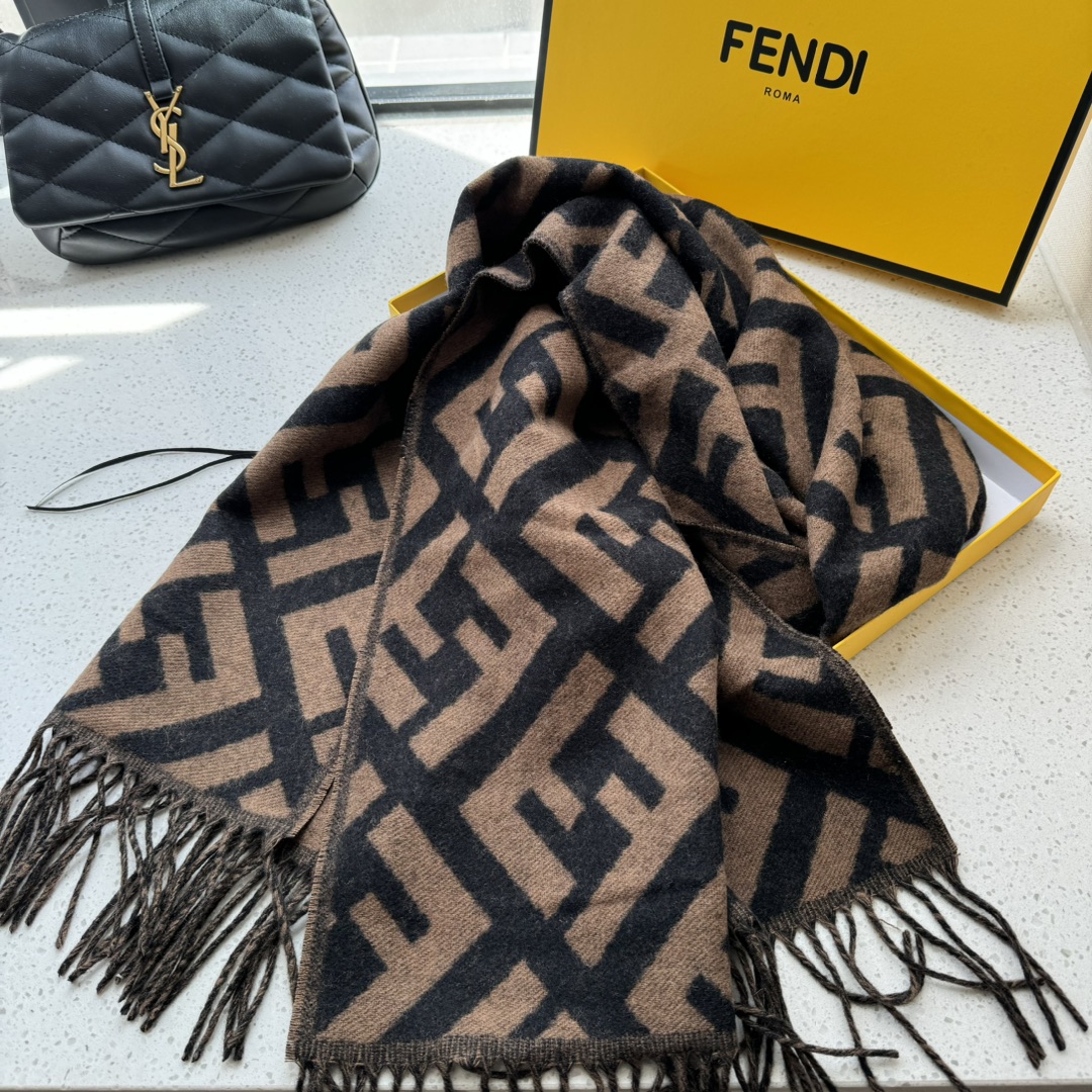 Fendi scarf 100% cashmere