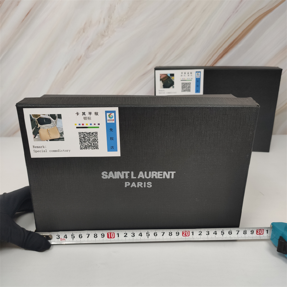 Replica Saint Laurent Cassandra  Le 5 à 7 Hobo Bag