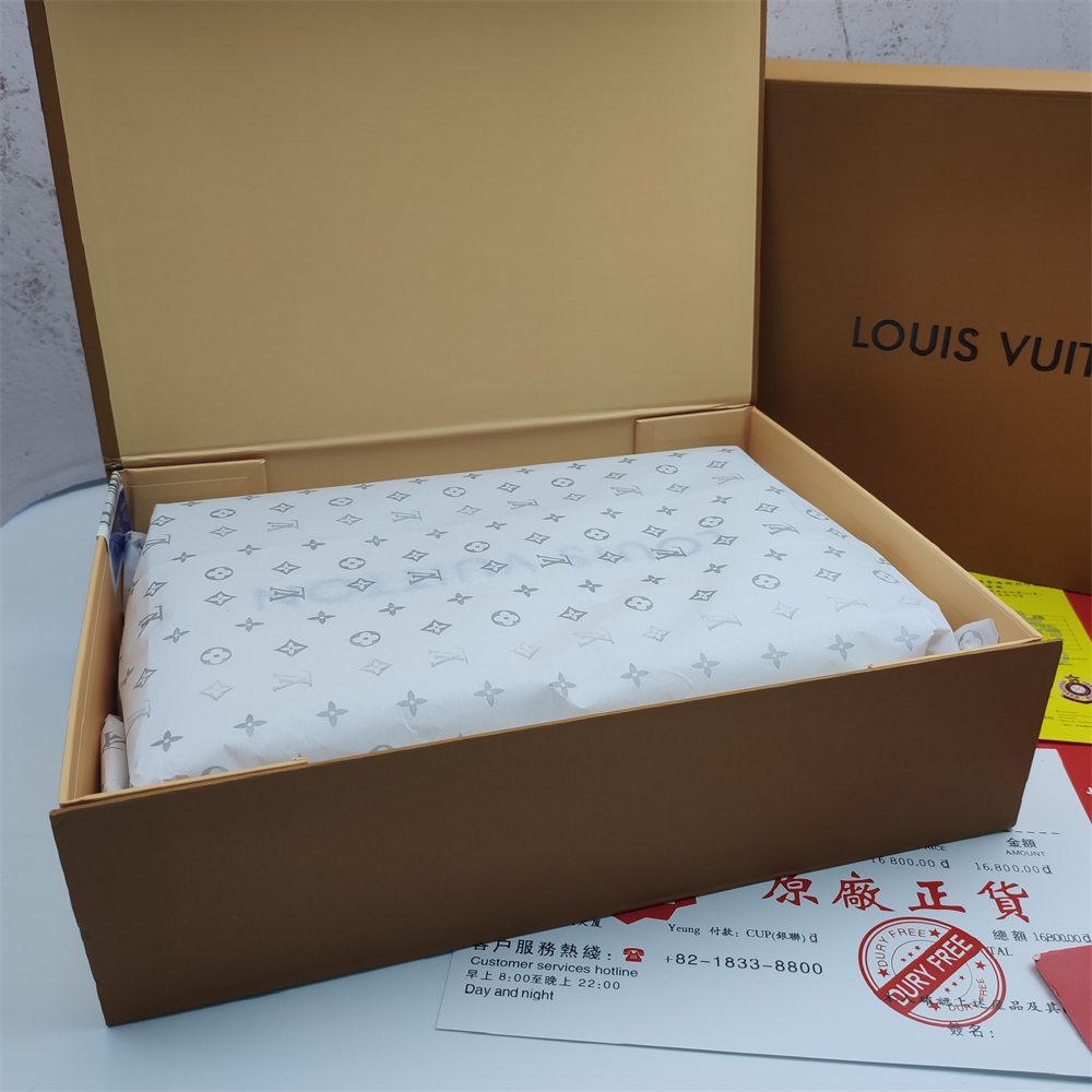 LV Louis Vuitton Pochette Metis Bag