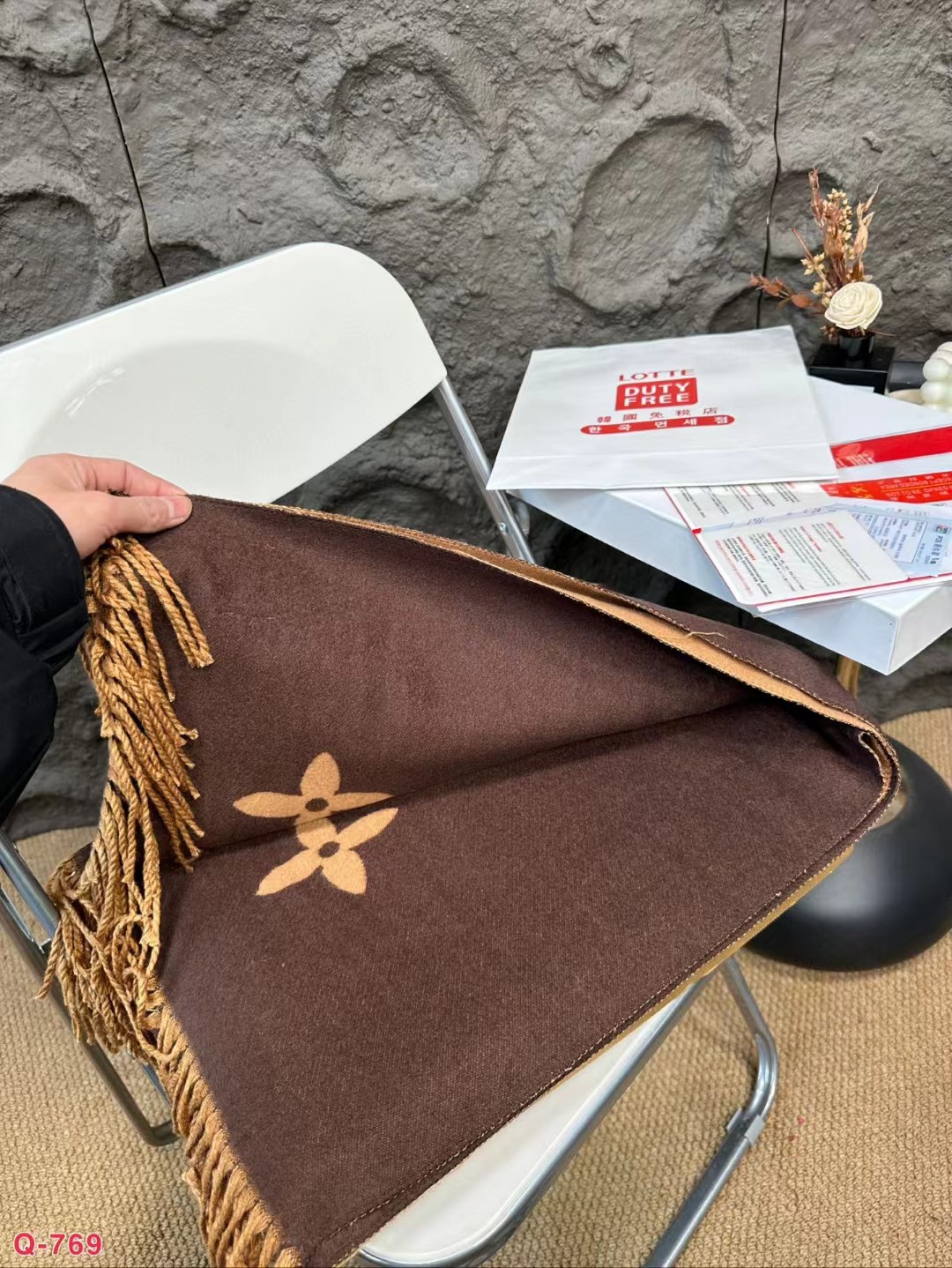 Replica  Louis Vuitton LV Unisex Reykjavik Scarf