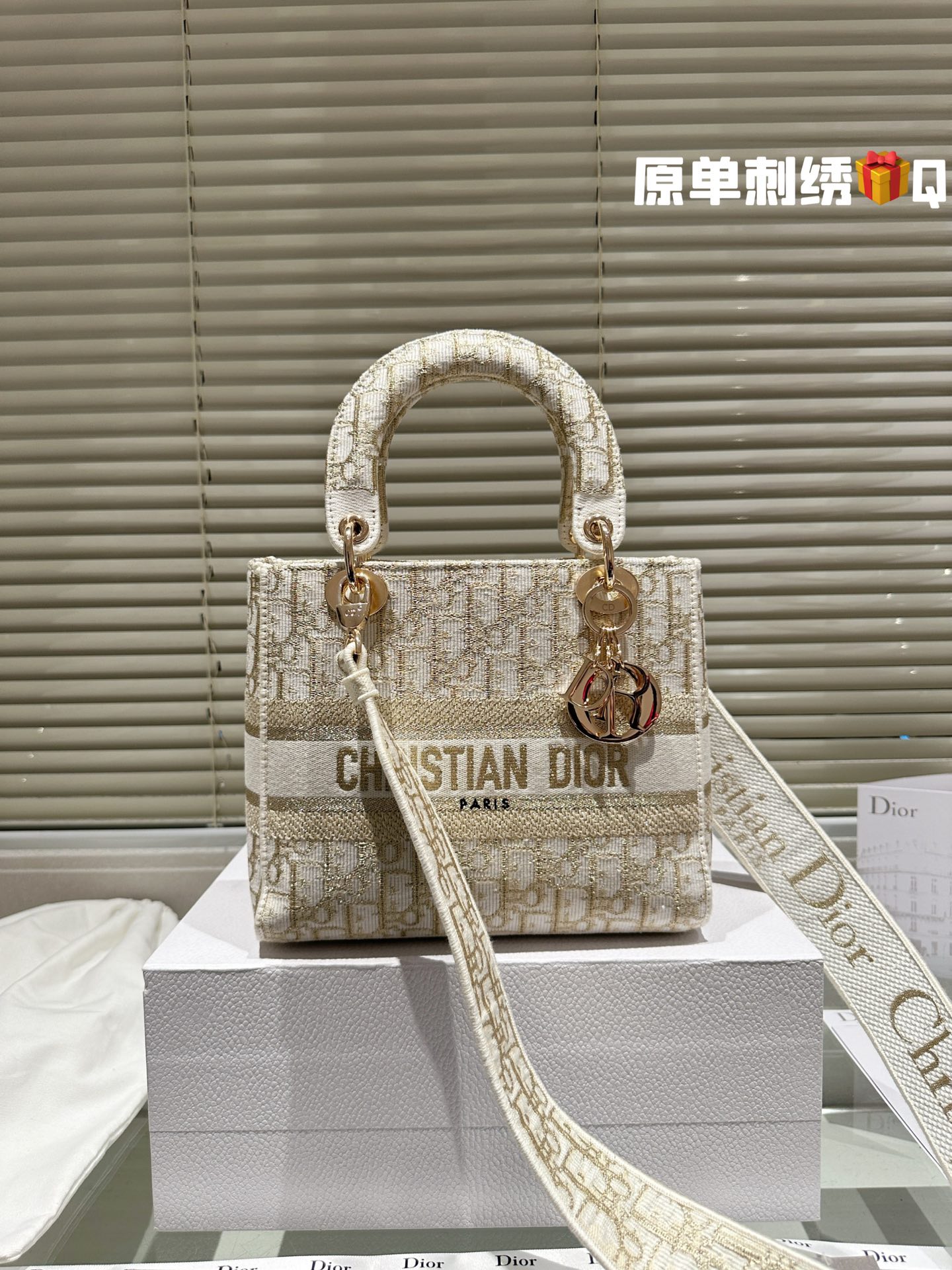 Replica DIOR Medium Lady D-Lite bag 24CM