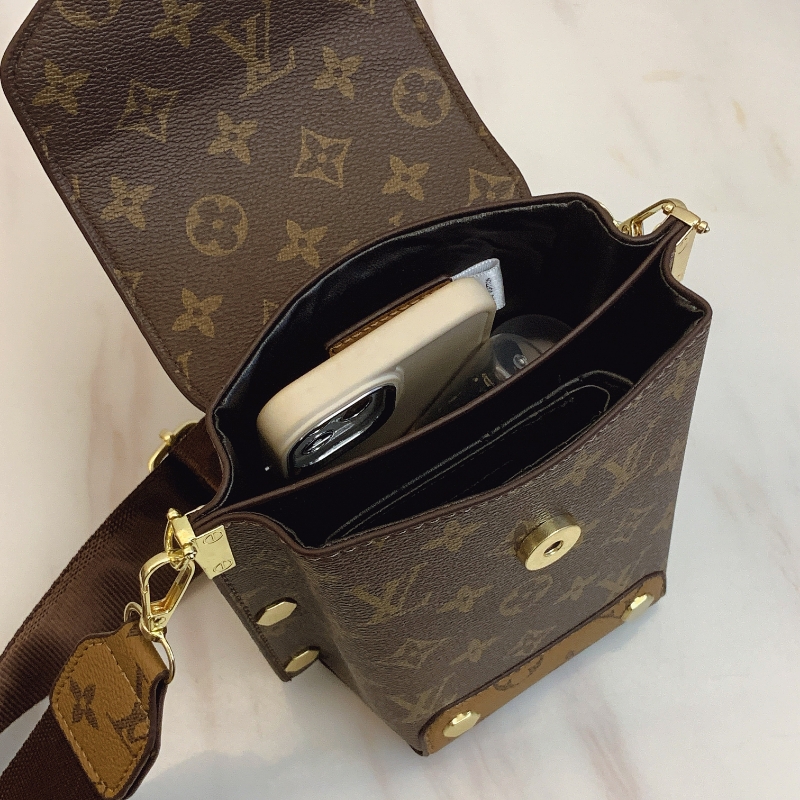 LV Mobile phone makeup bag