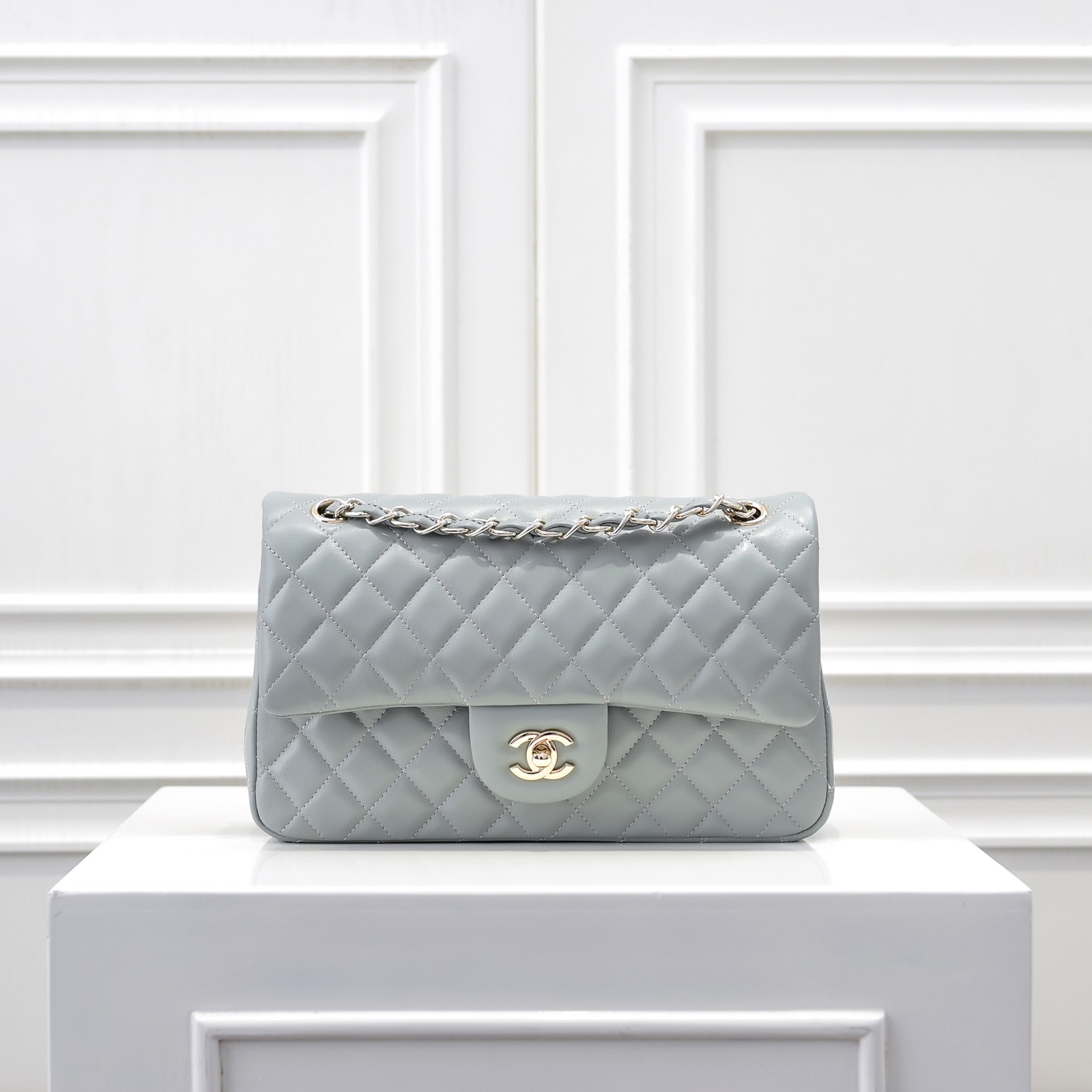 Chanel Classic chain Crossbody Bag