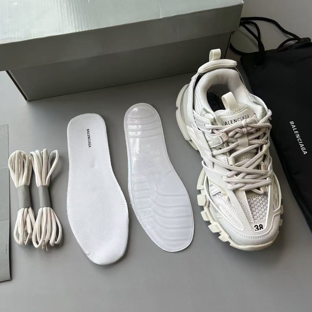 Balenciaga Track 2.0  Autdoor Sneakers