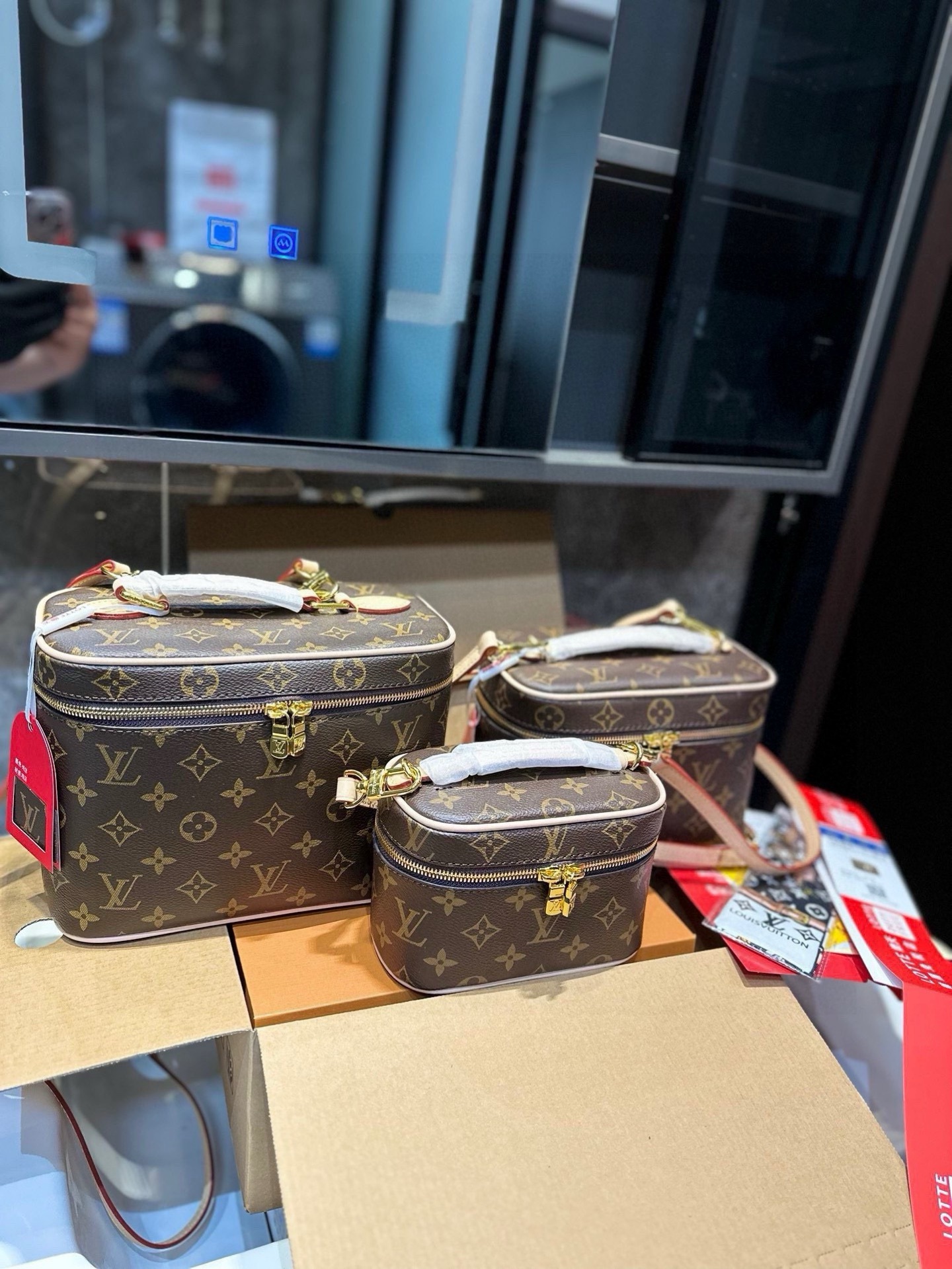 LV  Louis Vuitton Makeup Bag